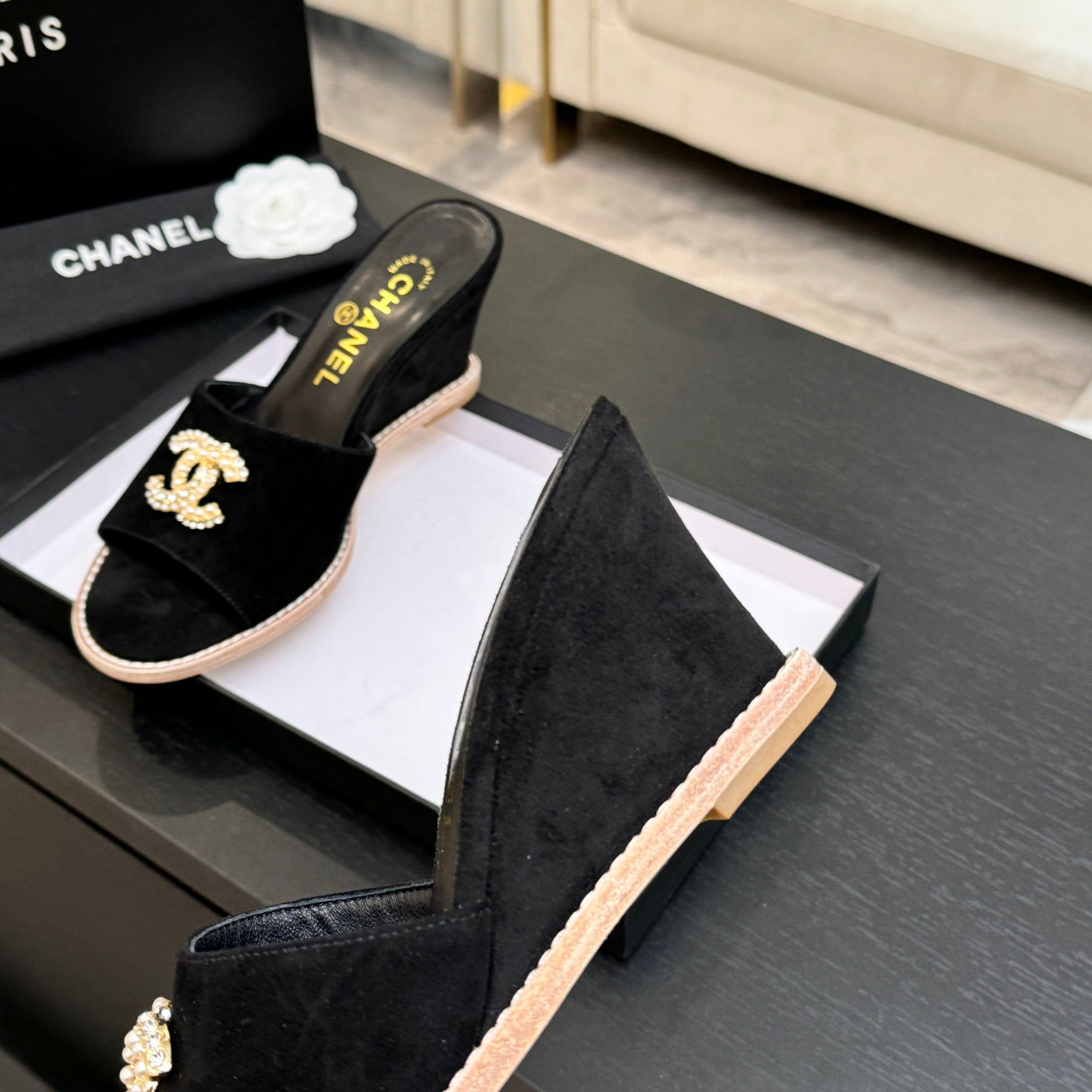 CC 26C Wedge Sandals Black Gold Suede 672979