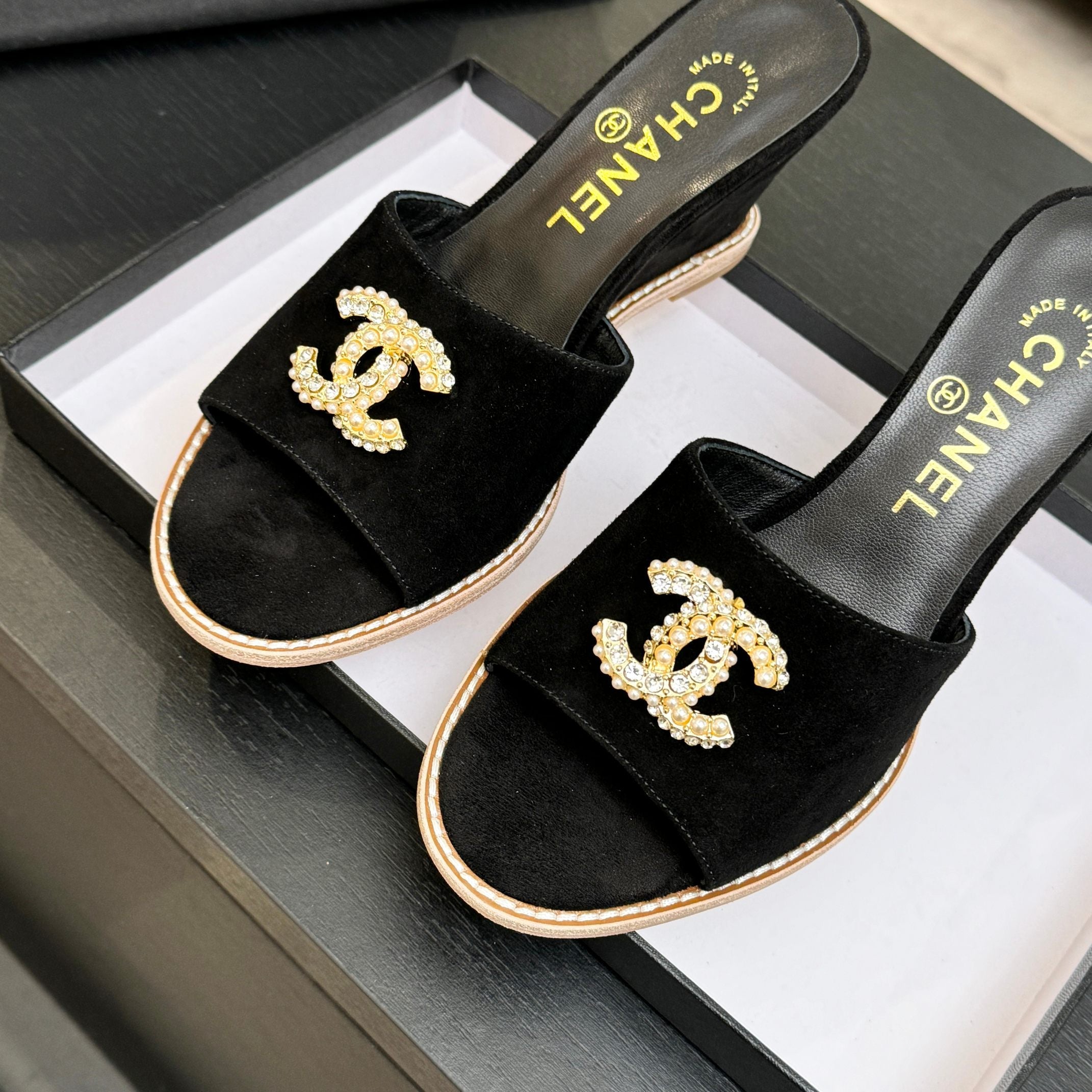 CC 26C Wedge Sandals Black Gold Suede 672979