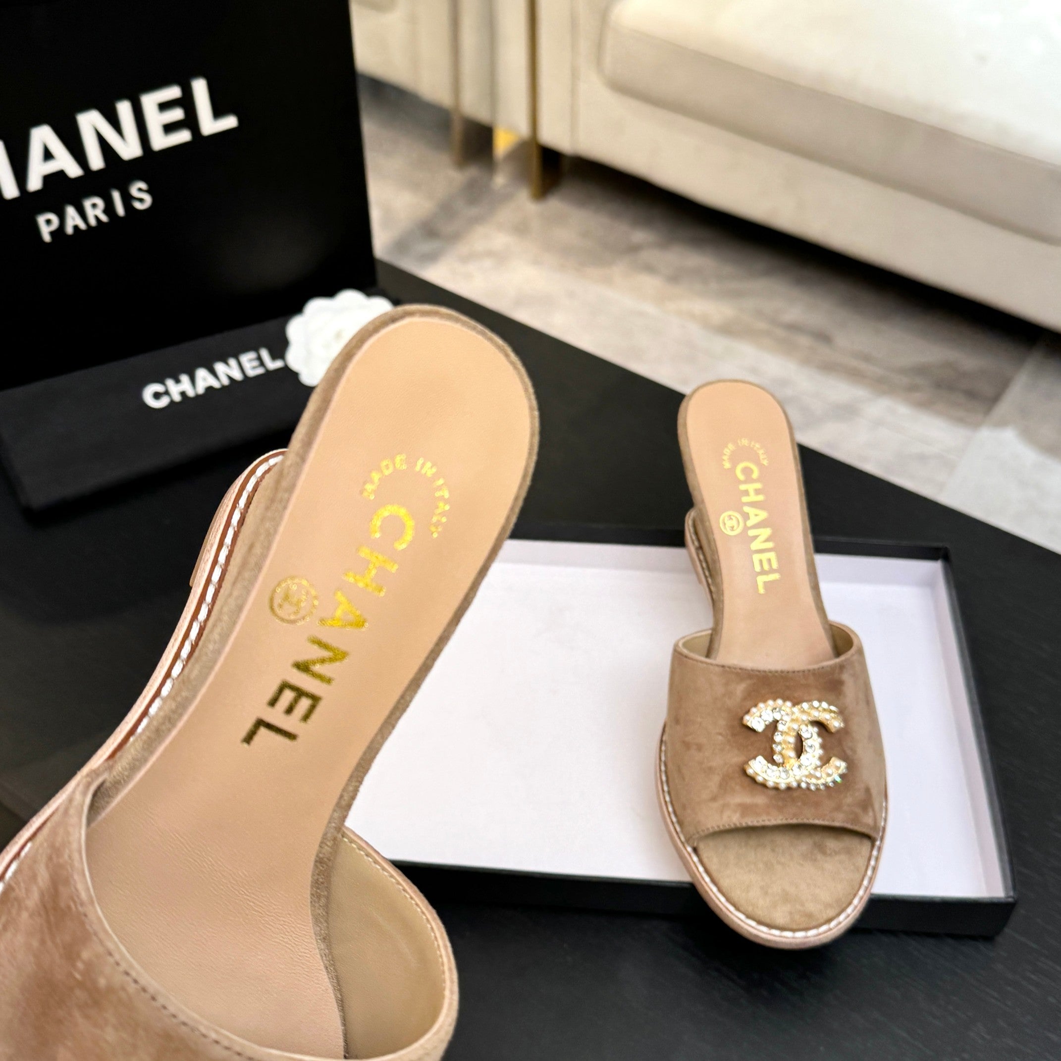 CC 26C Wedge Sandals Brown Gold Suede 672981