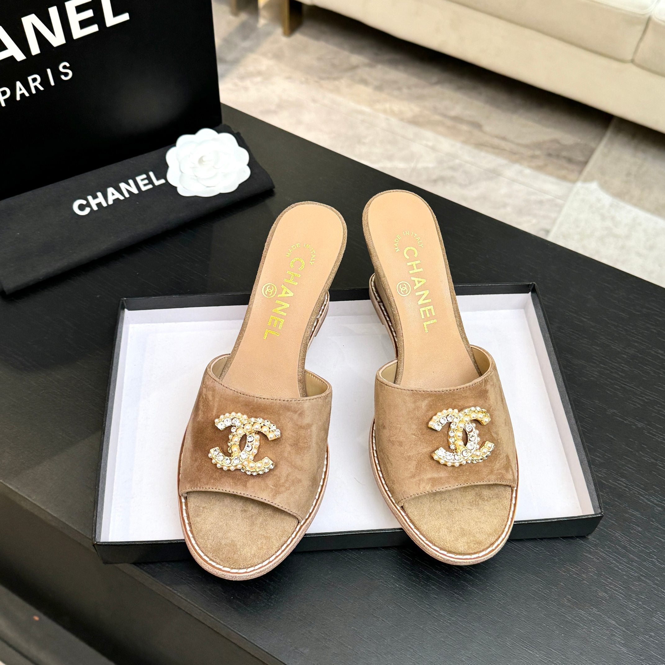CC 26C Wedge Sandals Brown Gold Suede 672981