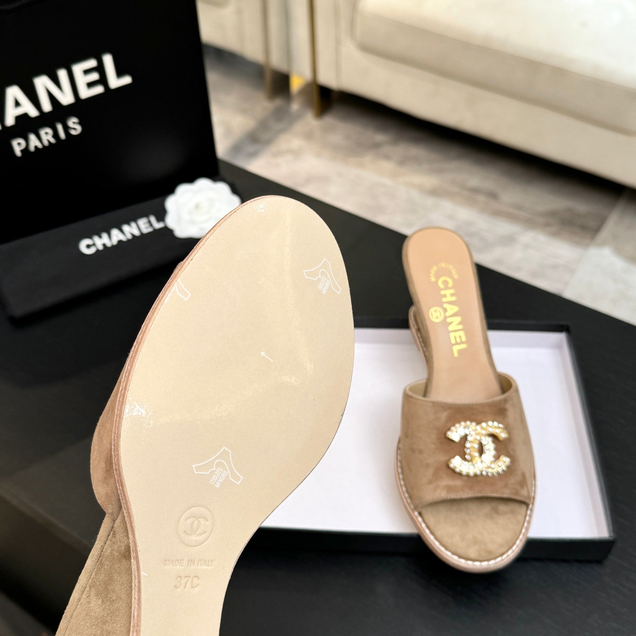 CC 26C Wedge Sandals Brown Gold Suede 672981