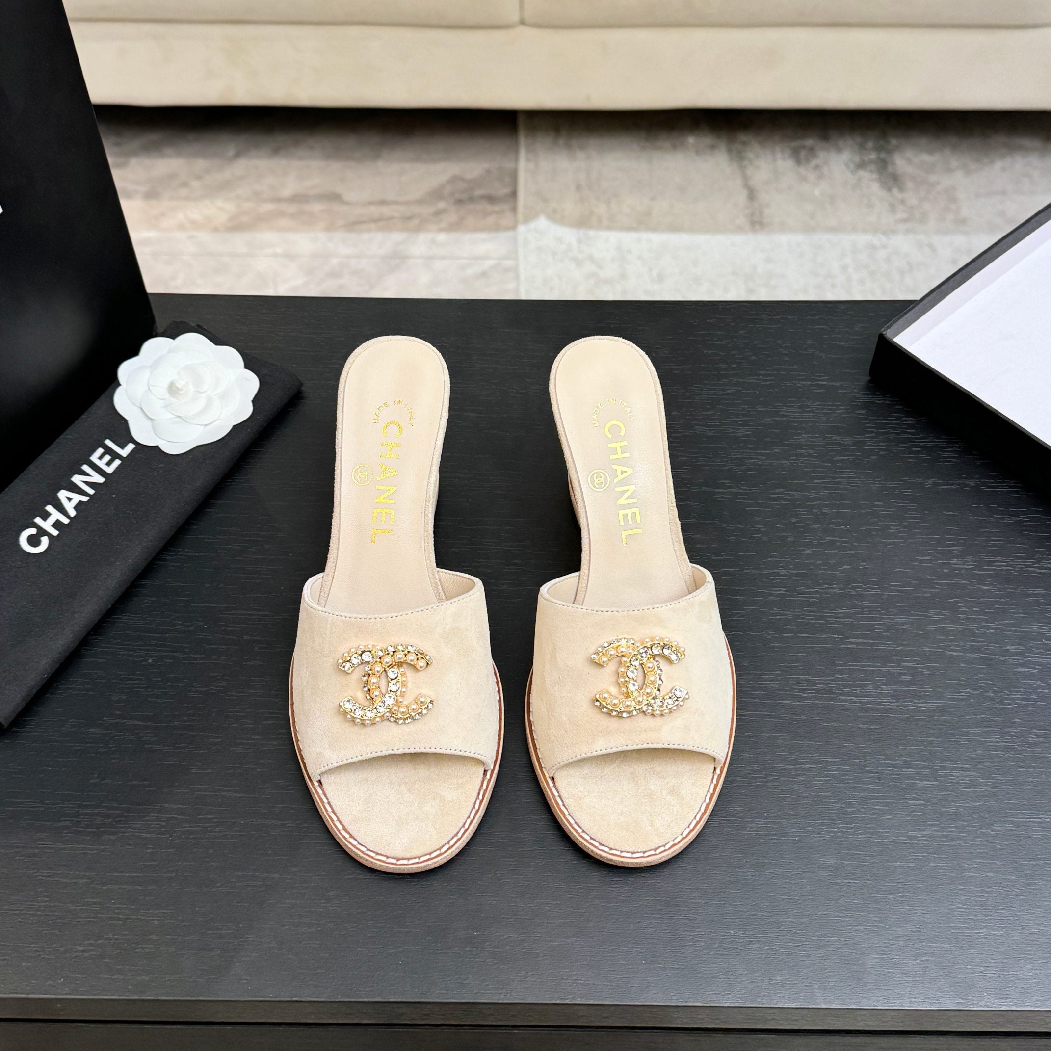 CC 26C Wedge Sandals Ivory Gold Suede 672982