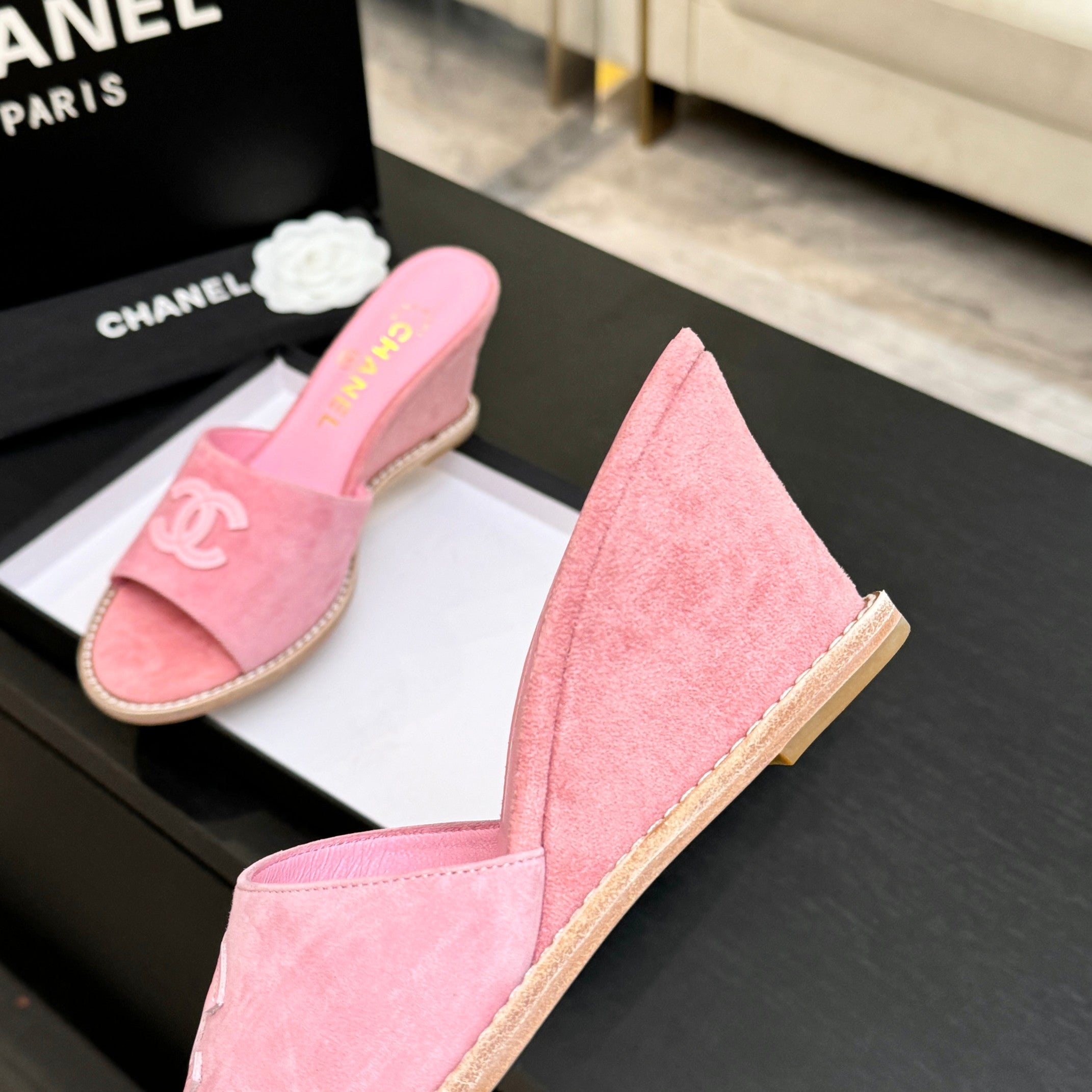CC 26C Wedge Sandals Pink Suede 672985