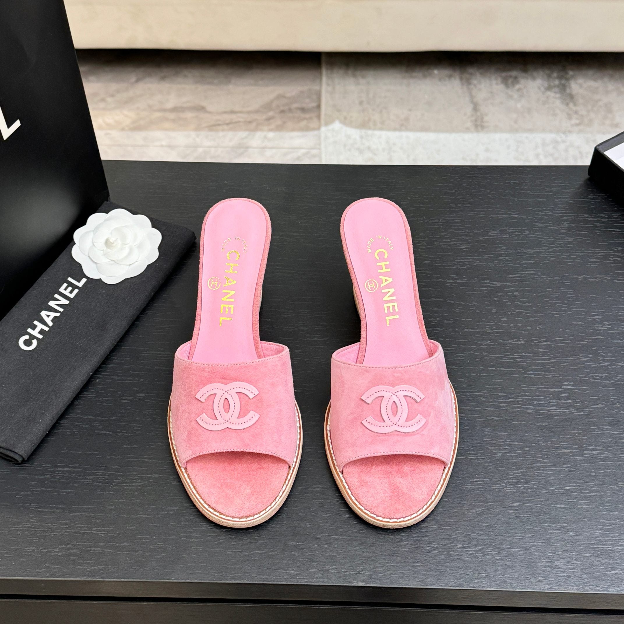 CC 26C Wedge Sandals Pink Suede 672985