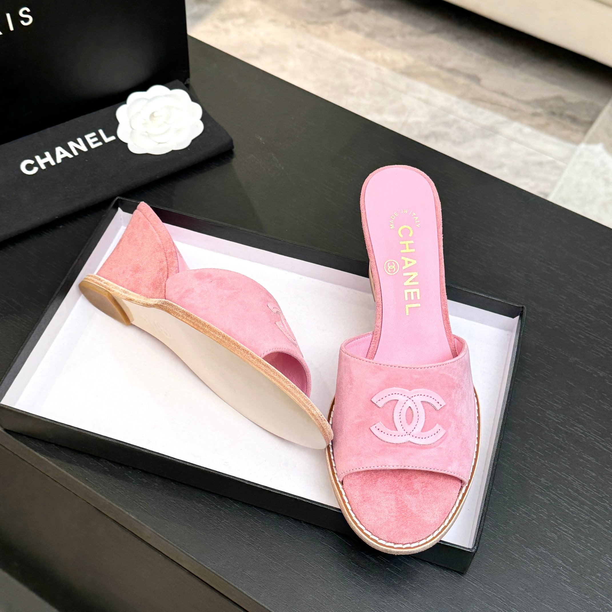 CC 26C Wedge Sandals Pink Suede 672985