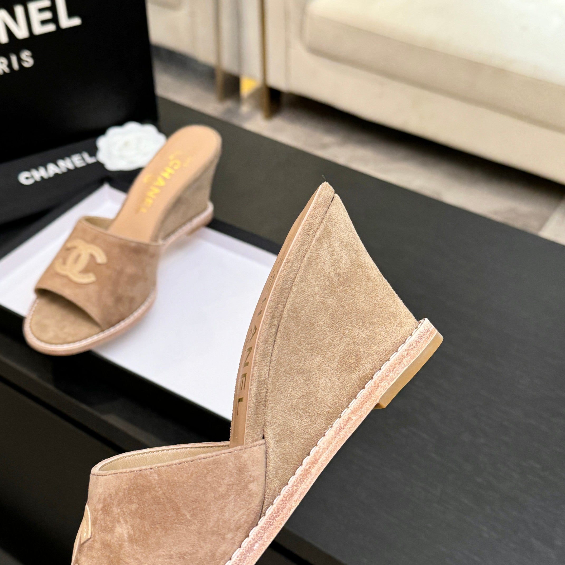 CC 26C Wedge Sandals Brown Suede 672987