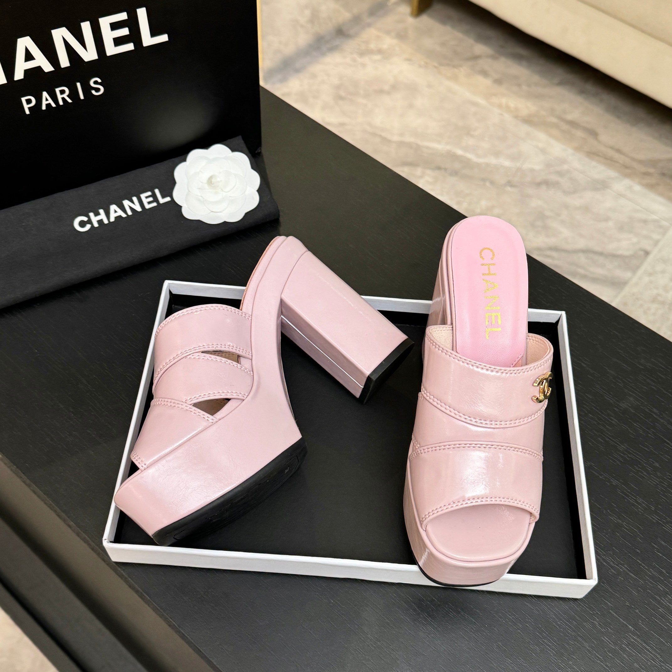 CC 26 Platform High-Heeled 12.5cm Light Pink Glossy Cowhide 673057