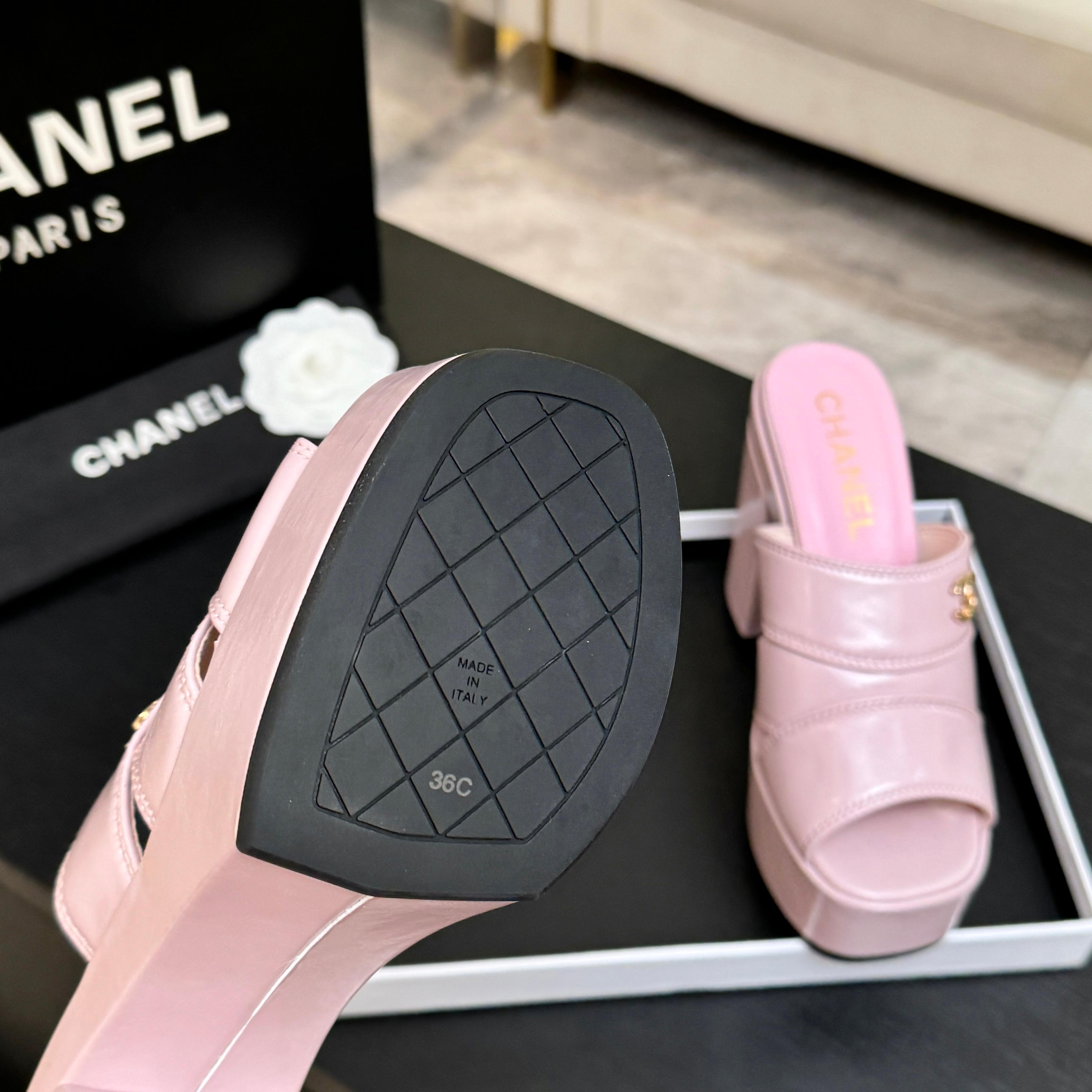 CC 26 Platform High-Heeled 12.5cm Light Pink Glossy Cowhide 673057