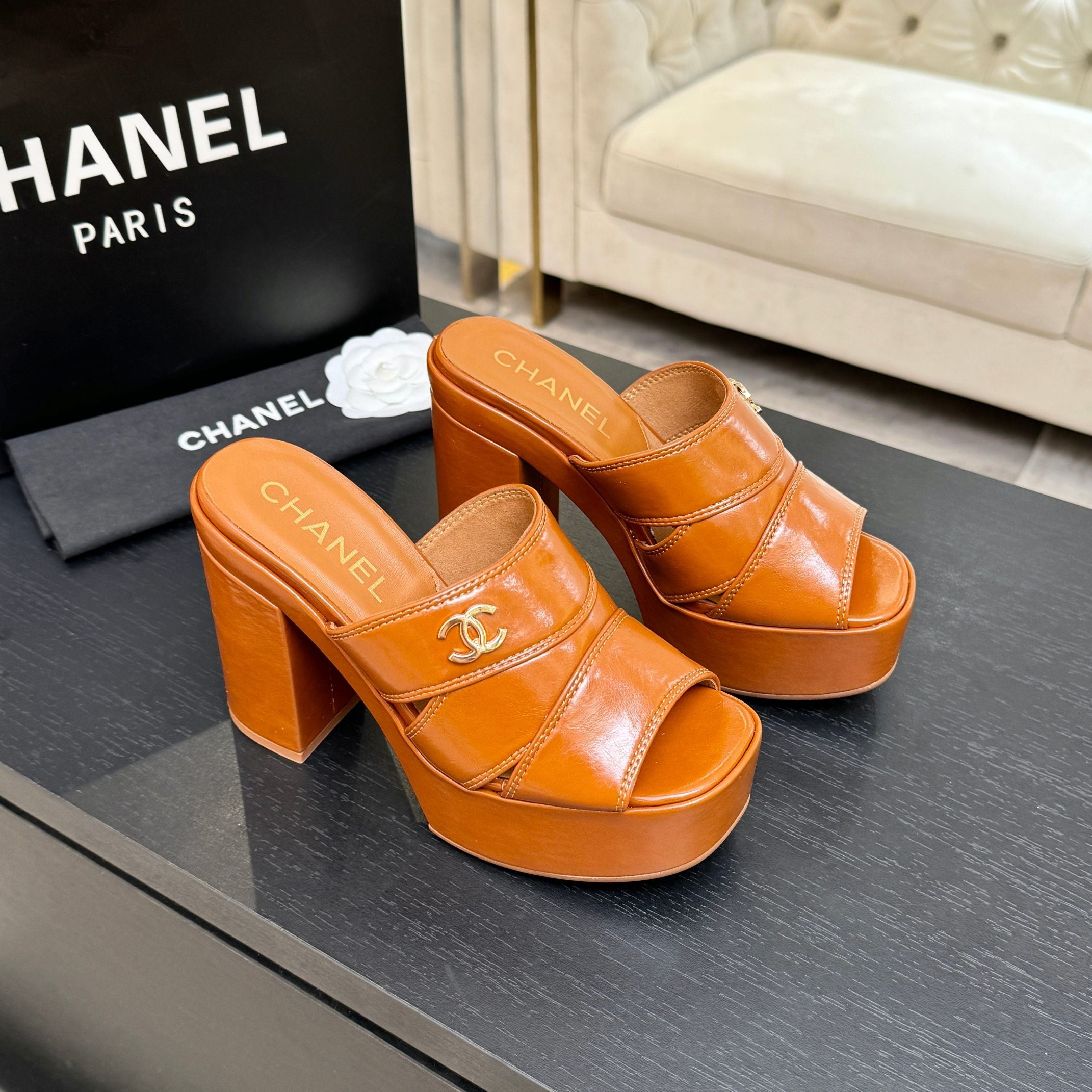 CC 26 Platform High-Heeled 12.5cm Tan Brown Glossy Cowhide 673063
