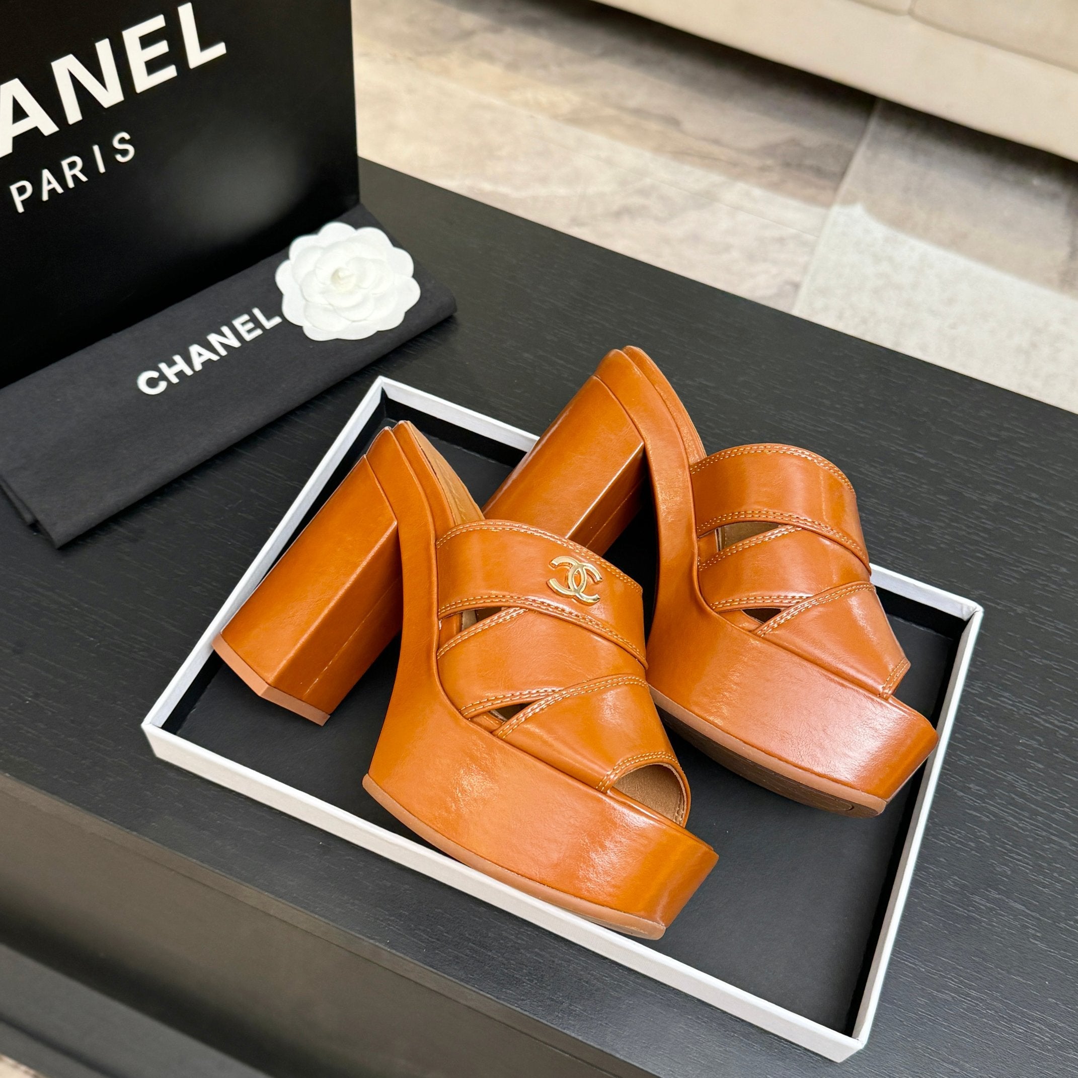 CC 26 Platform High-Heeled 12.5cm Tan Brown Glossy Cowhide 673063
