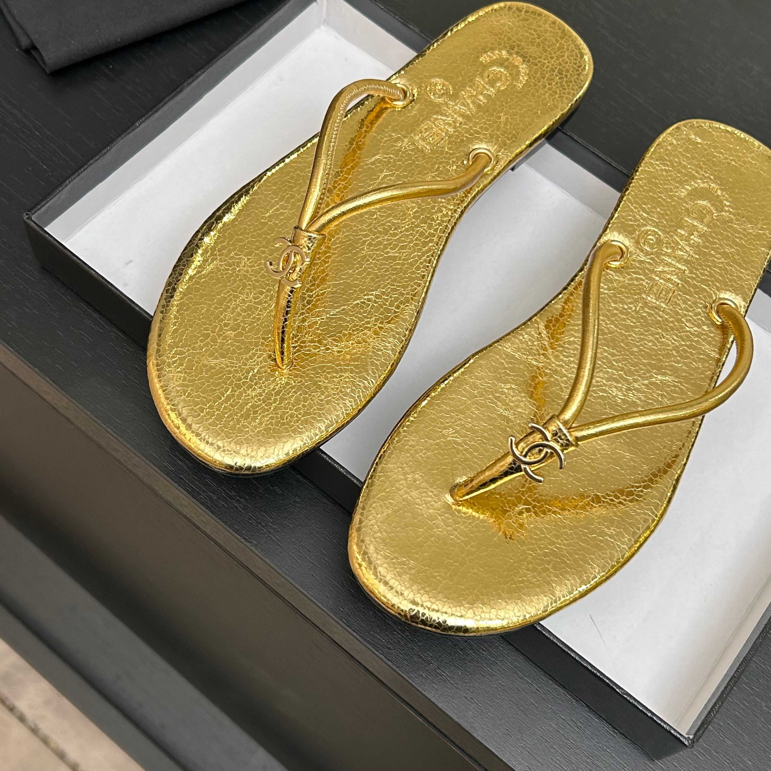 CC 2026 Thong Sandal Gold Metalic Calfskin