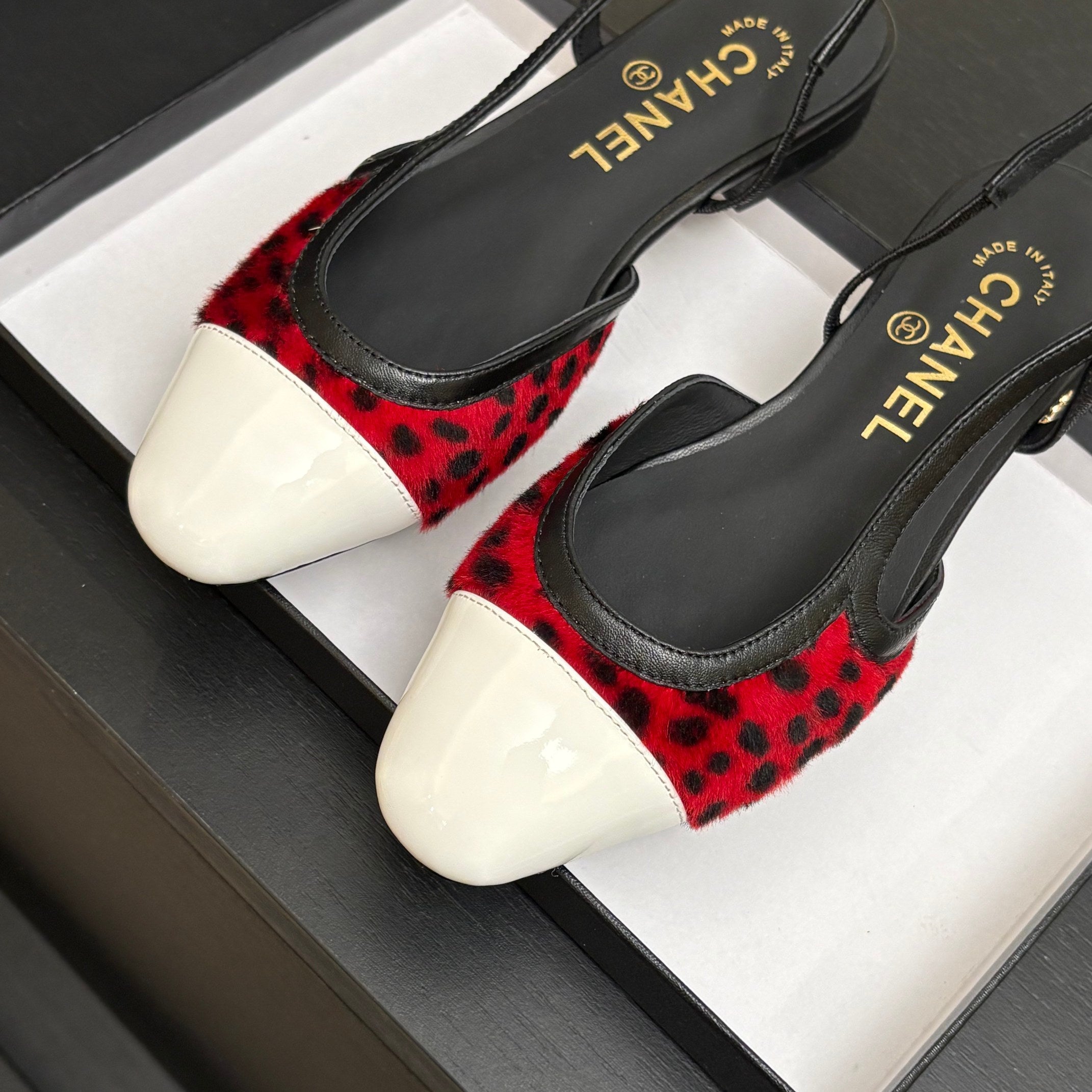 CC 26s Classic Slingback Flat Black Red White Horsehair Patent Leather 907631