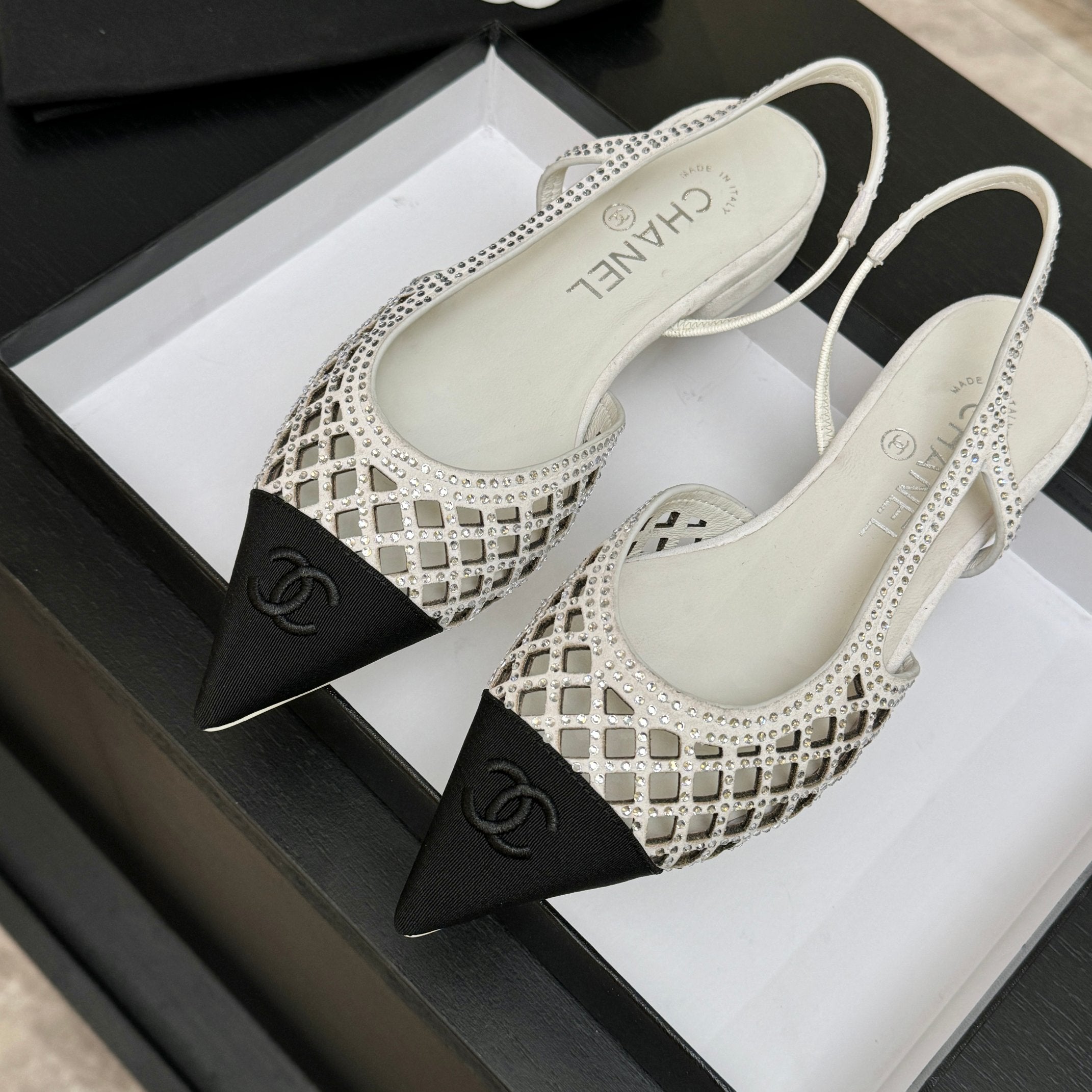 CC 26s Rhinestone Slingback Flat Shoe White Black Suede Canvas 907698