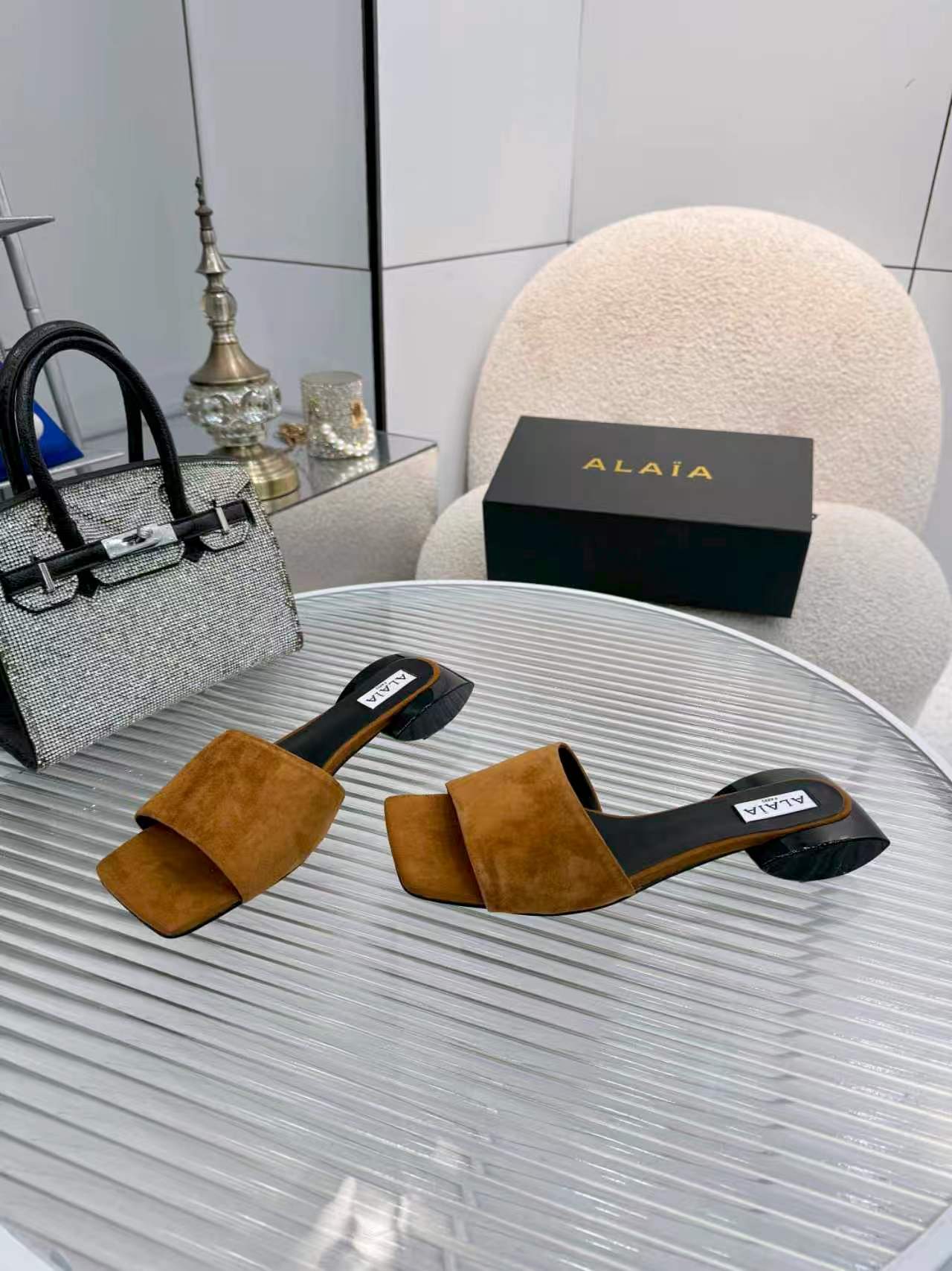 Alaia Suede Ellipse Mules 3cm Brown  Black Suede 986460