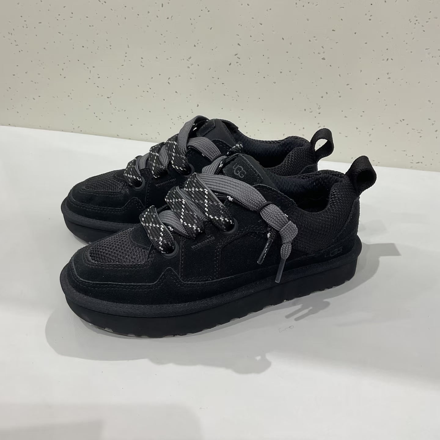 UGG Minimel Casual Sneakers Black Suede Mesh 664859