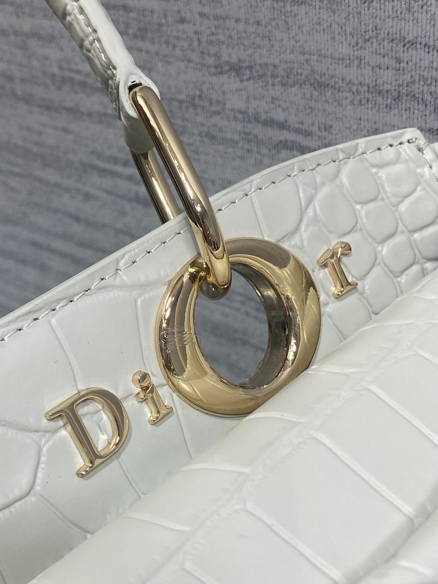 CD 26SS Bow-Adorned Bag White Glossy Crocodile Pattern Embossed Calfskin 272525