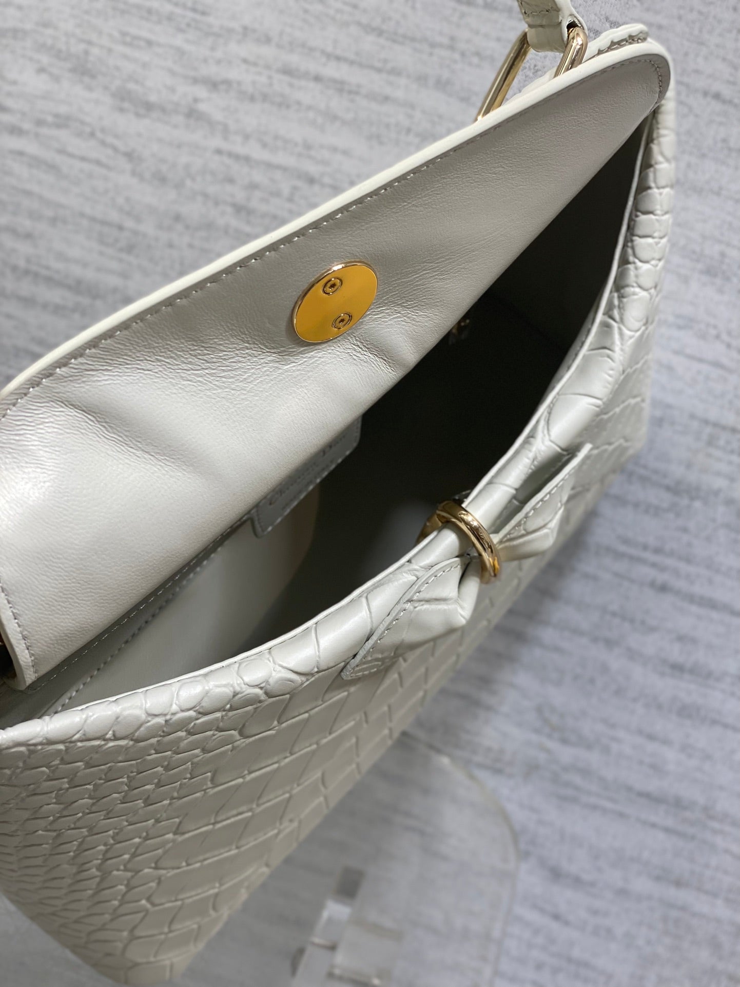 CD 26SS Bow-Adorned Bag White Glossy Crocodile Pattern Embossed Calfskin 272525