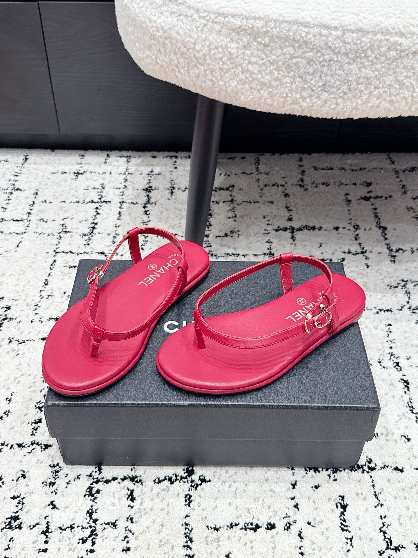Chanel 26S Thong Sandals In Red Calfskin With Gold Hardware