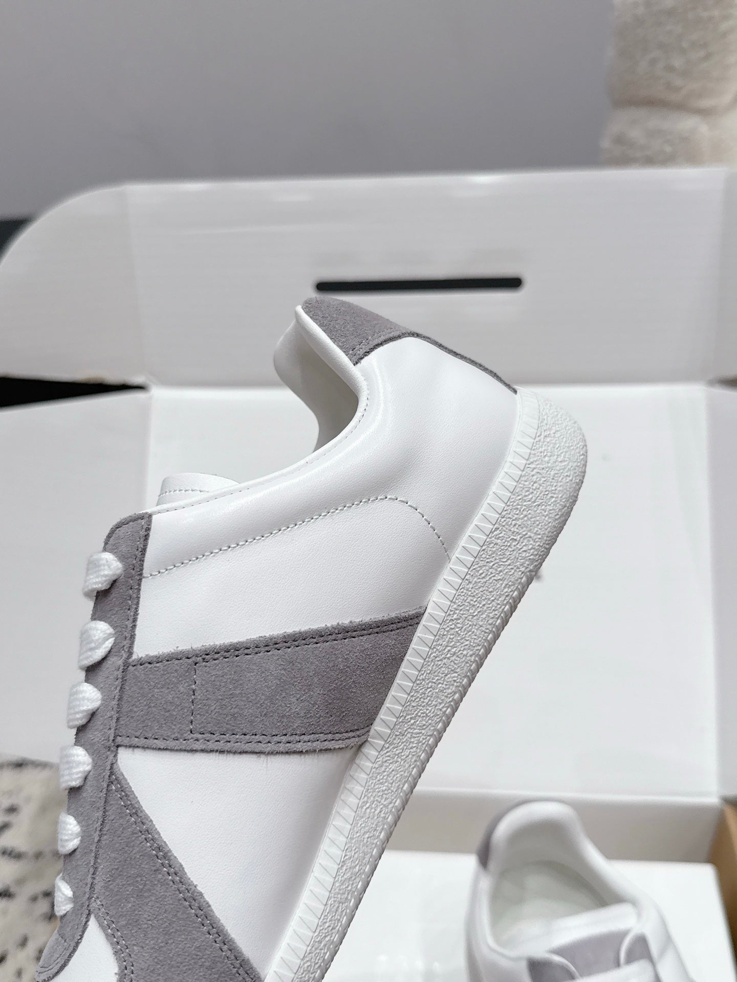 MM6 Replica Casual Sneaker White Grey Sheepskin Suede 881188