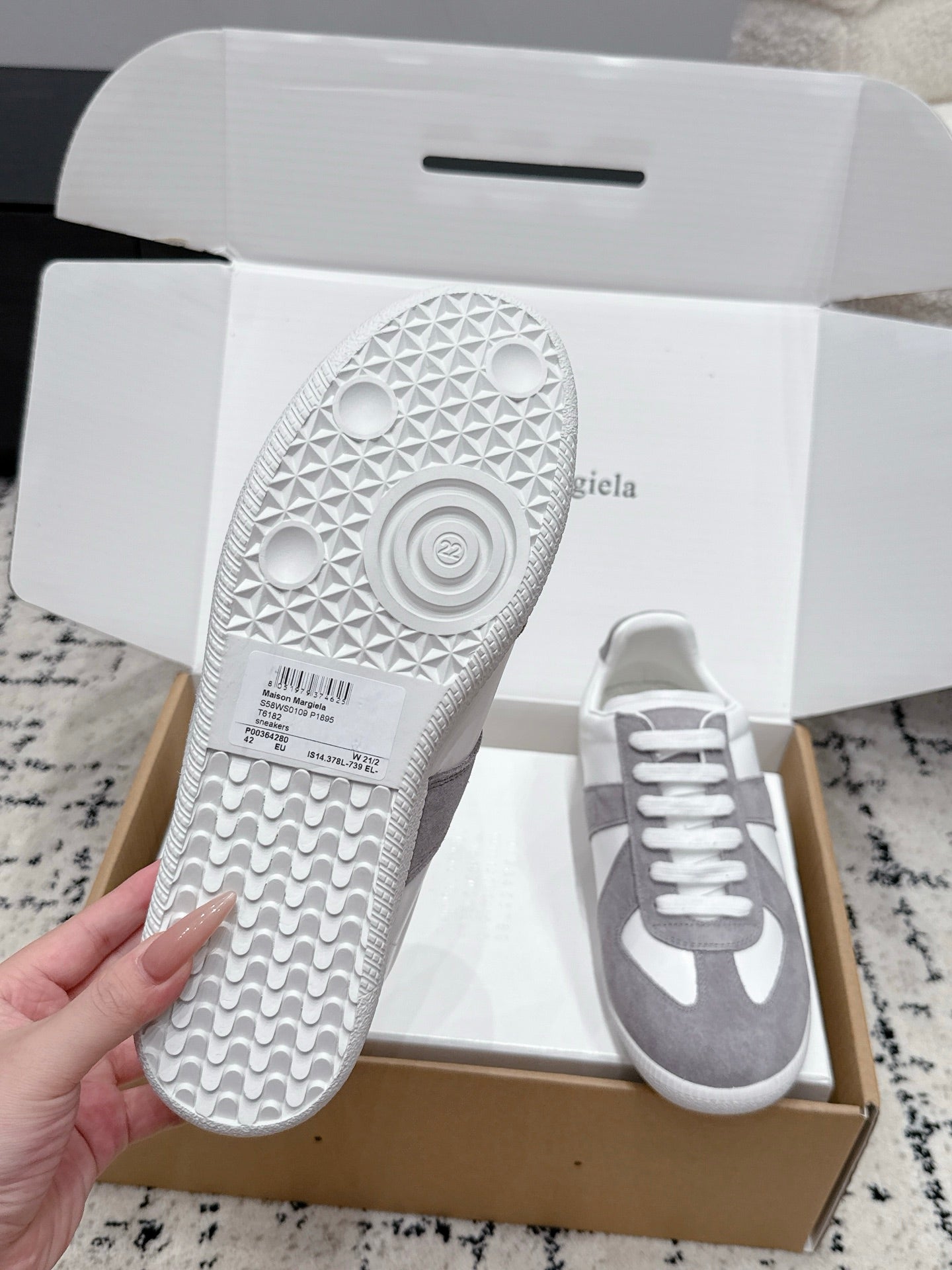 MM6 Replica Casual Sneaker White Grey Sheepskin Suede 881188