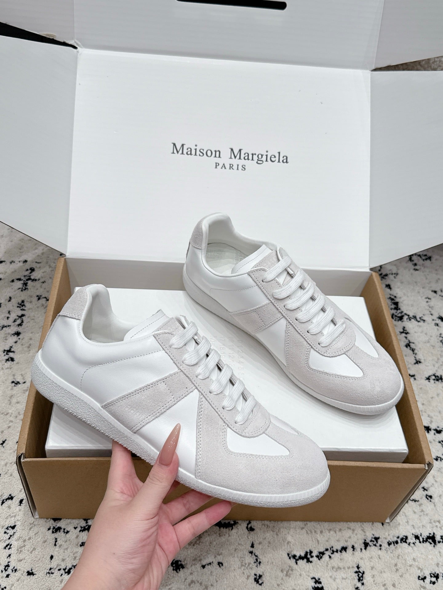 MM6 Replica Casual Sneaker White Sheepskin Suede 881195