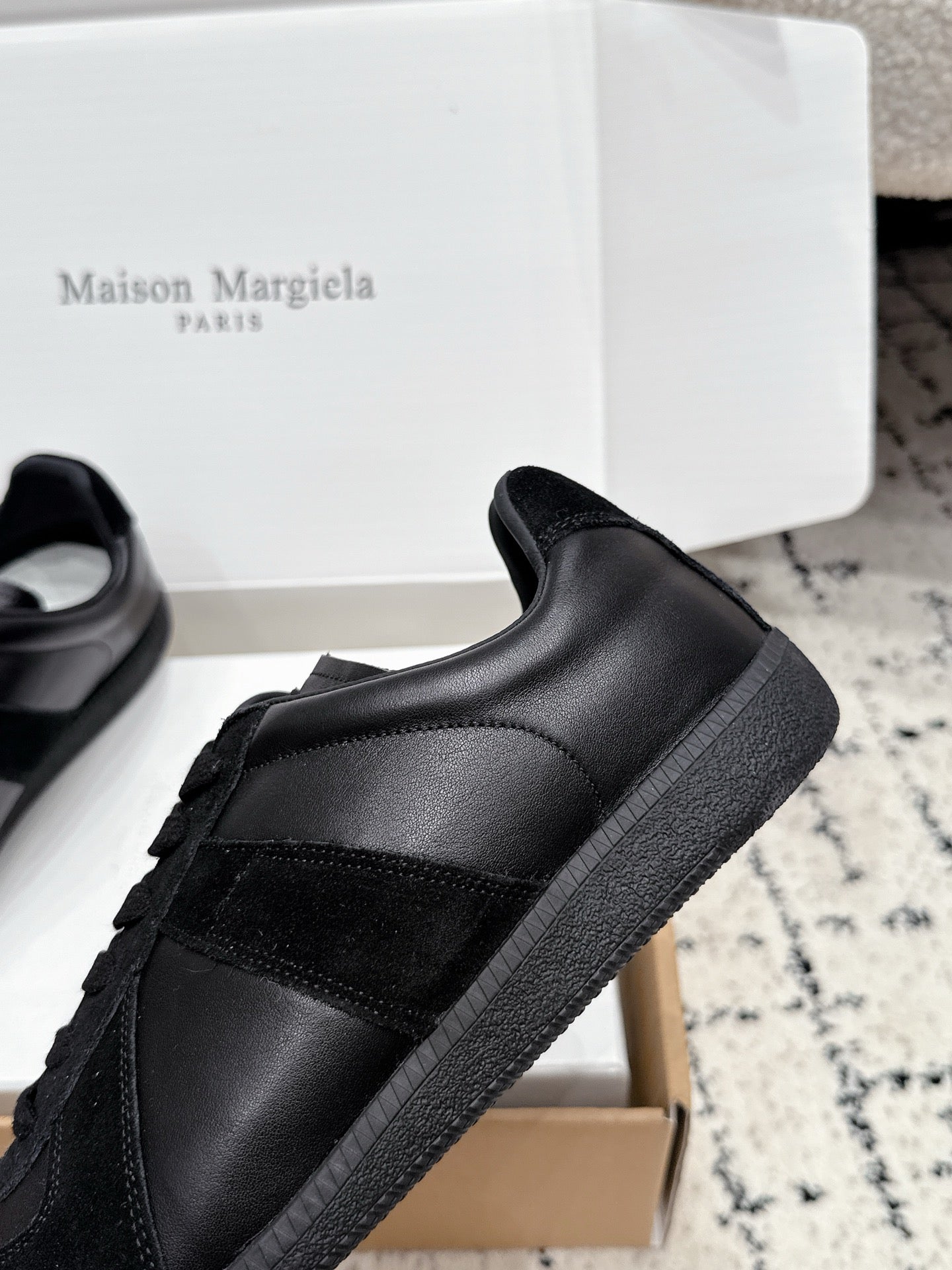 MM6 Replica Casual Sneaker Black Sheepskin Suede 881204