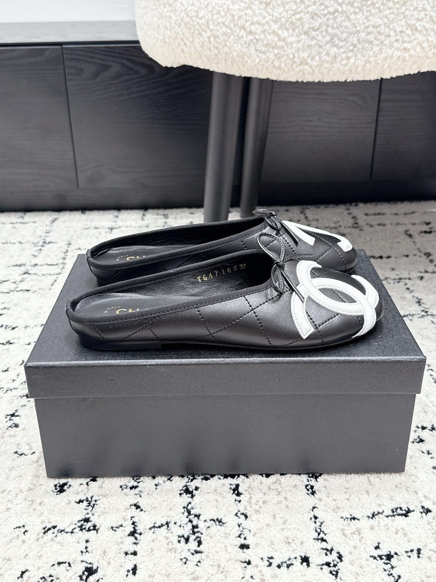 CC 26s Coco Beach Cambon Mule Black Lambskin 847131
