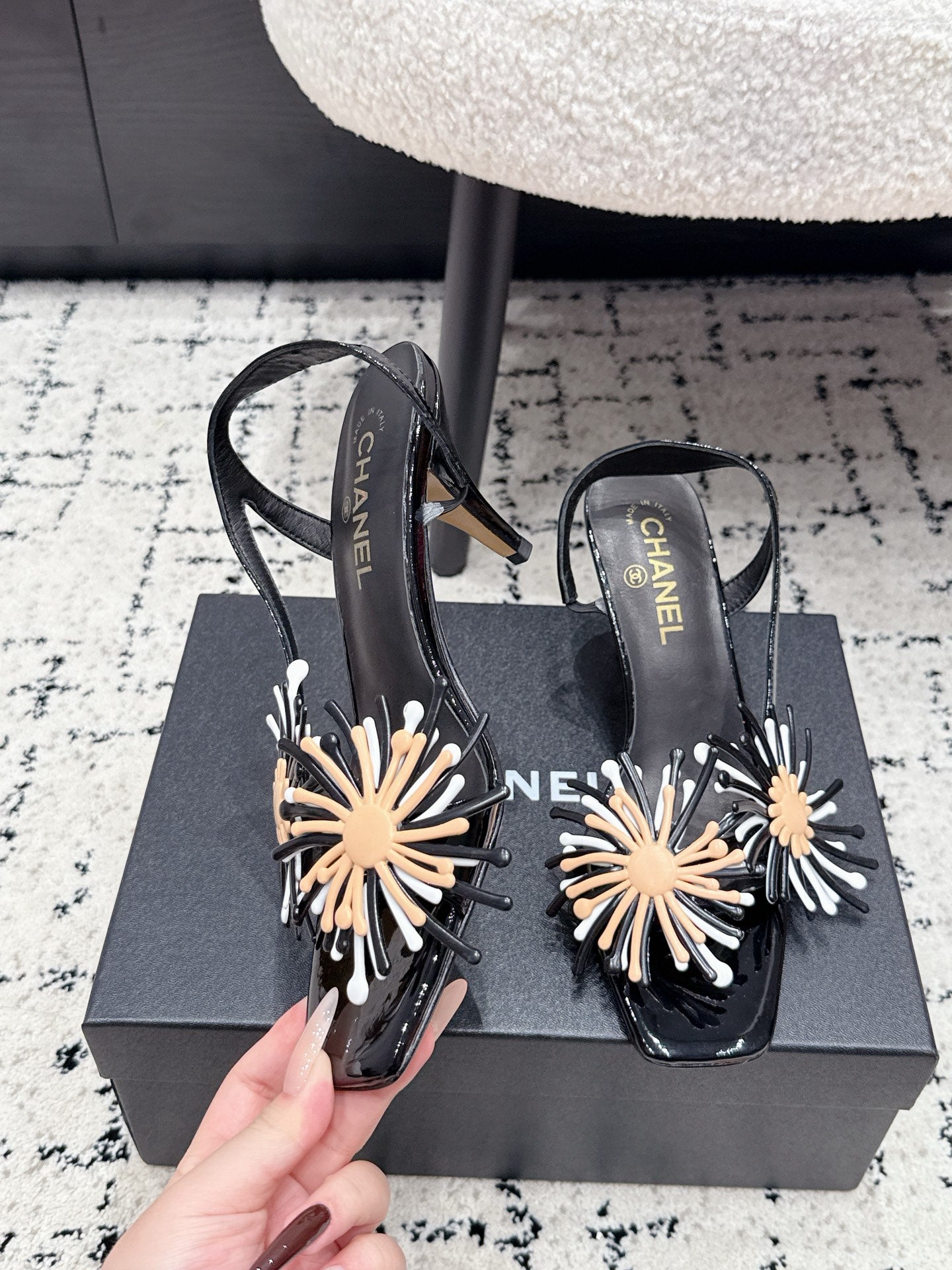 CC 26s High-Heeled Sandals Black Patent Leather 908289