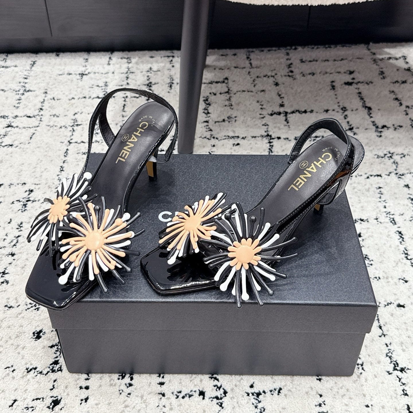 CC 26s High-Heeled Sandals Black Patent Leather 908289