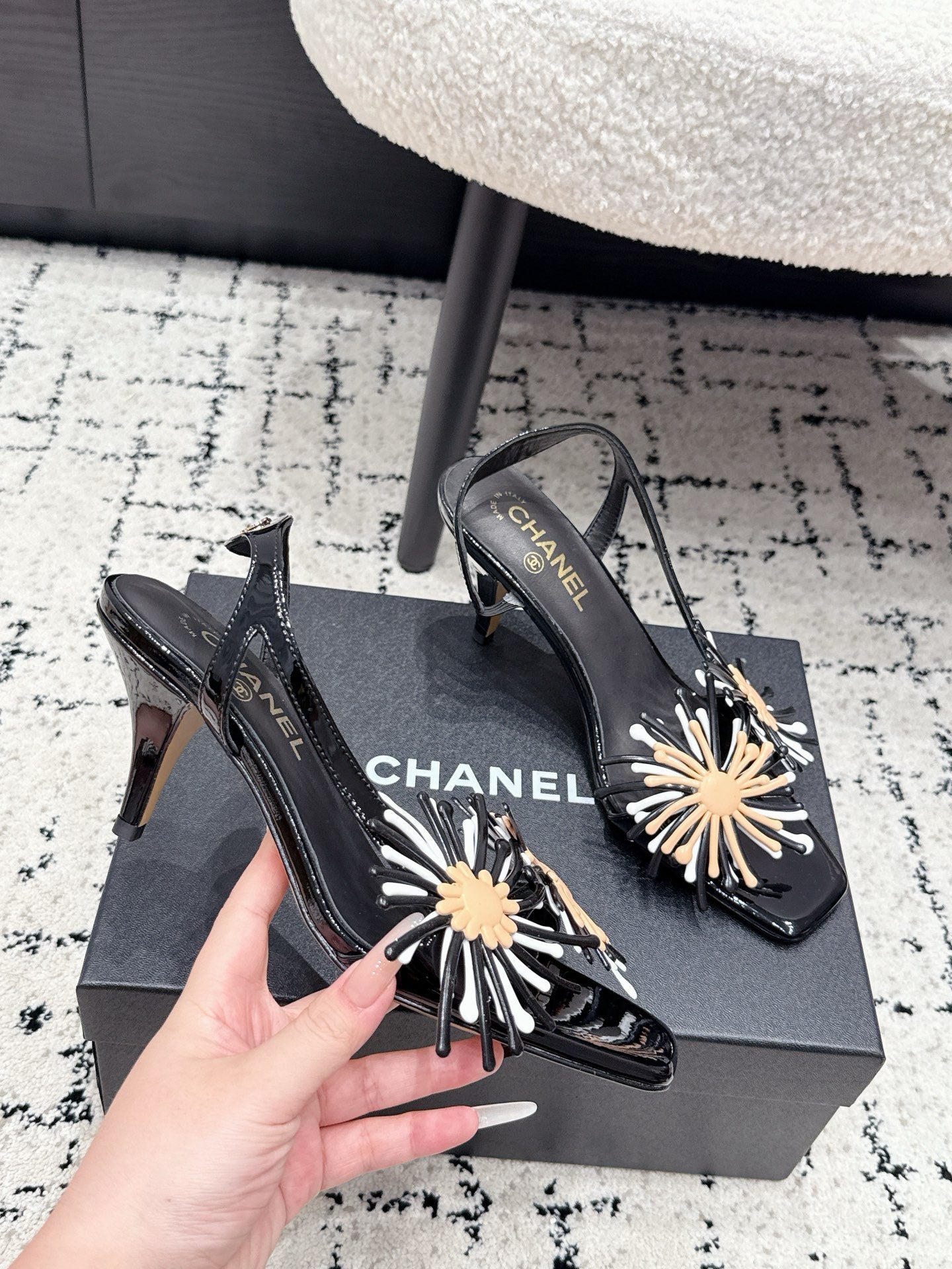 CC 26s High-Heeled Sandals Black Patent Leather 908289