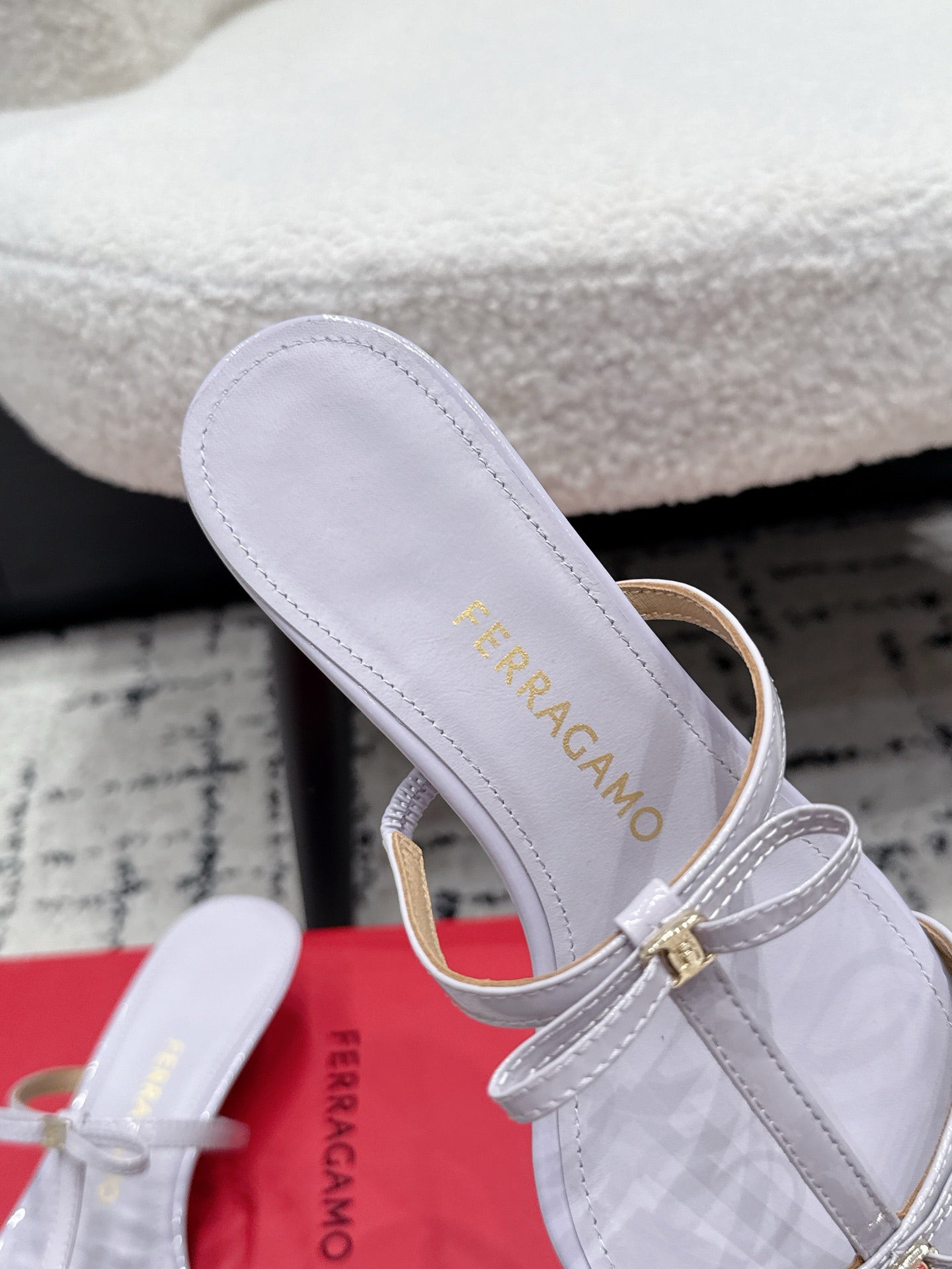 Ferragamo 26s T-strap Slippers White Leather 923518