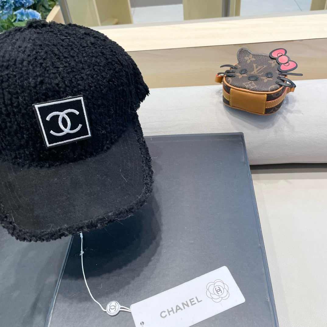 BASEBALL CAP IN BLACK SHEARLING 422433