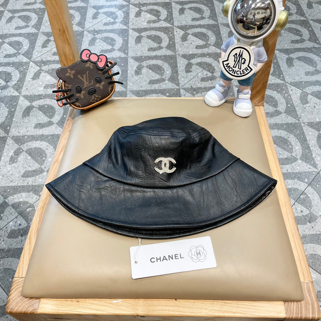 BUCKET HAT IN BLACK CALFSKIN 431732