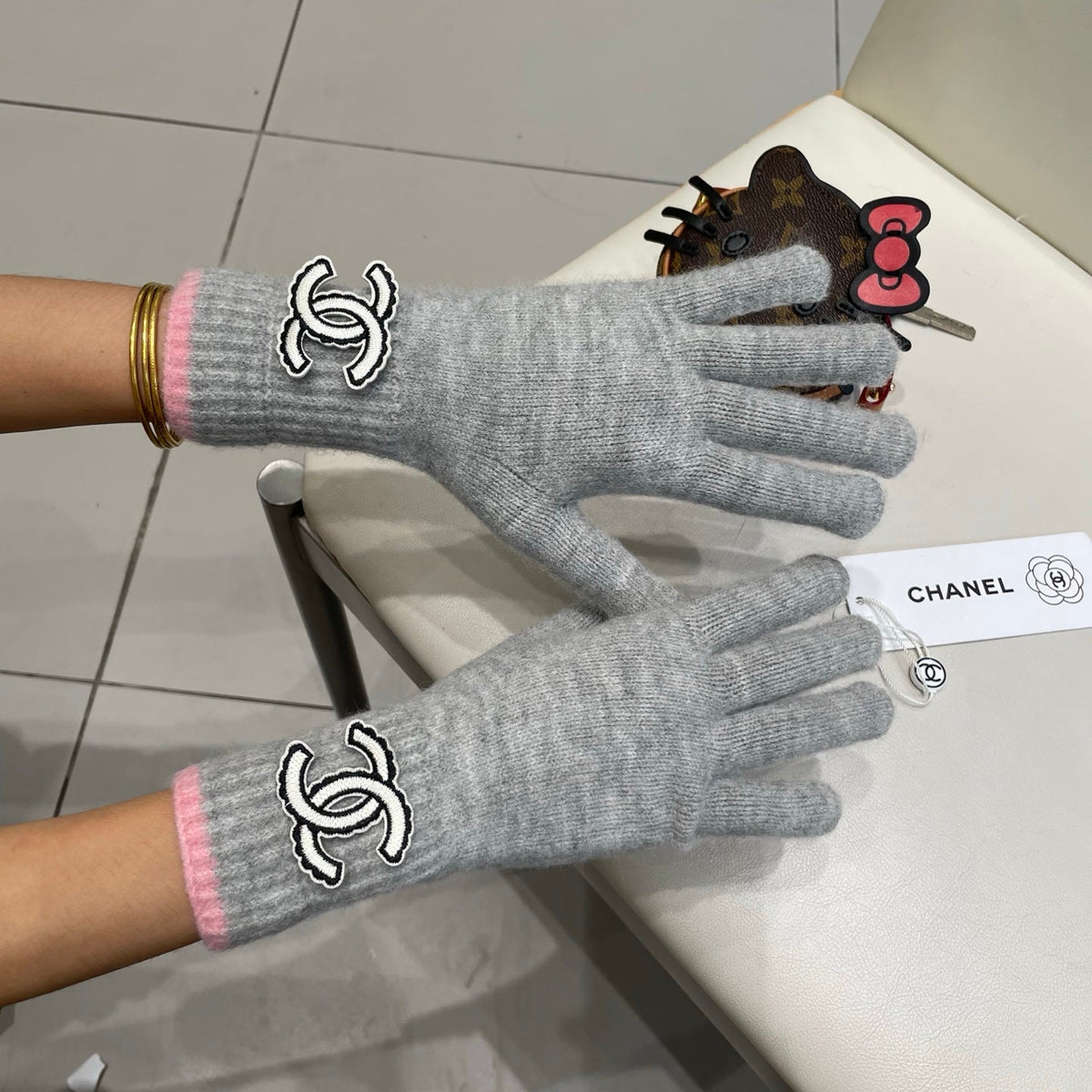 CC 26S CC Logo Full-Finger Gloves Grey Pink Wool 505729