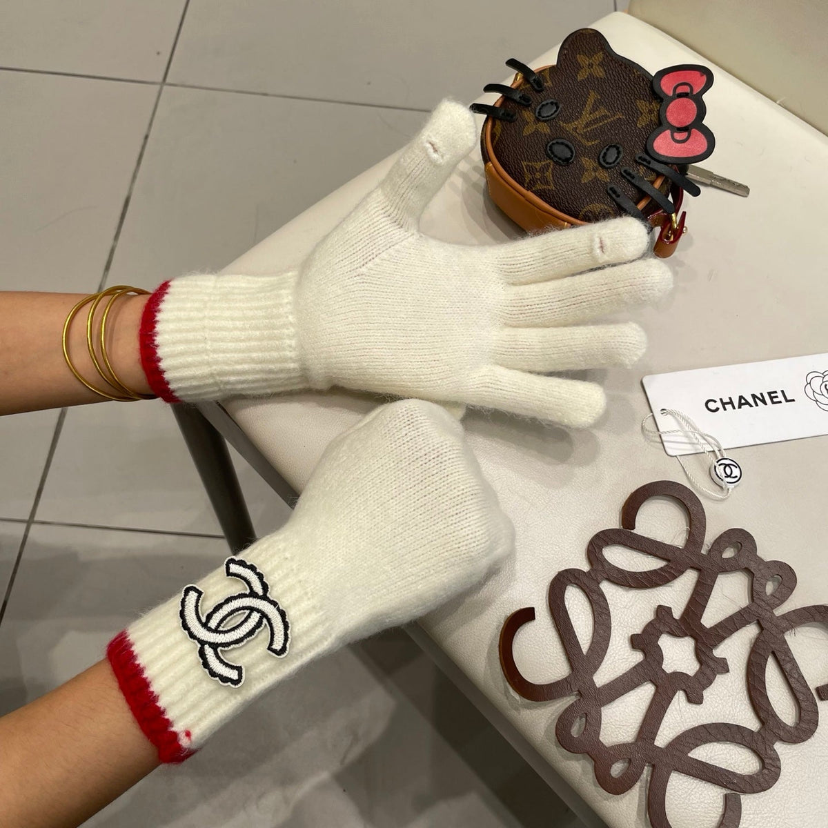 CC 26S CC Logo Full-Finger Gloves White Red Wool 505730