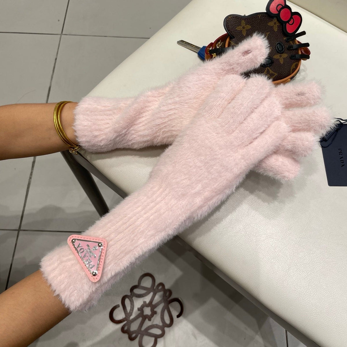 Prada 26S Triangle Logo Full-Finger Gloves Pink Fluffy Knit 505723