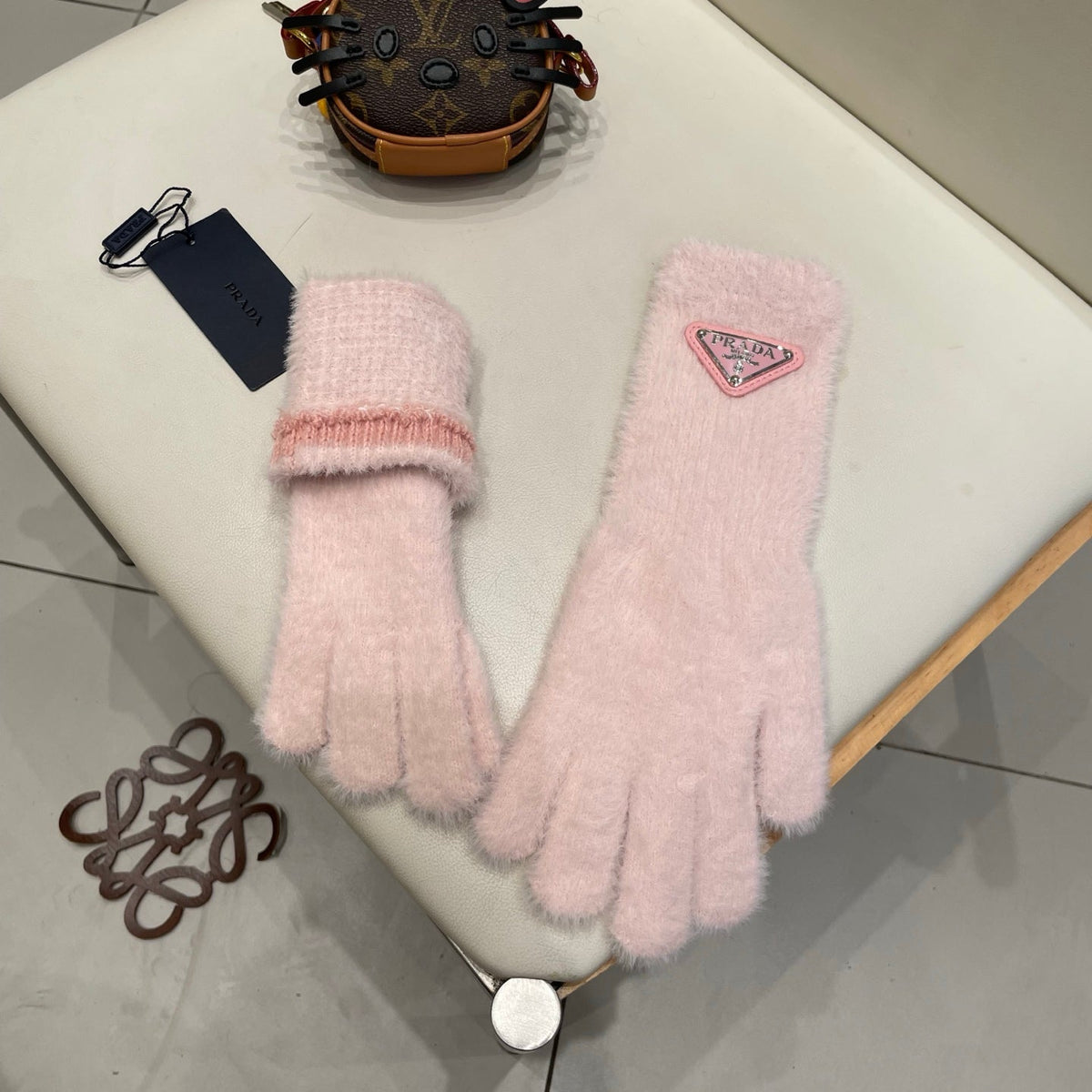 Prada 26S Triangle Logo Full-Finger Gloves Pink Fluffy Knit 505723