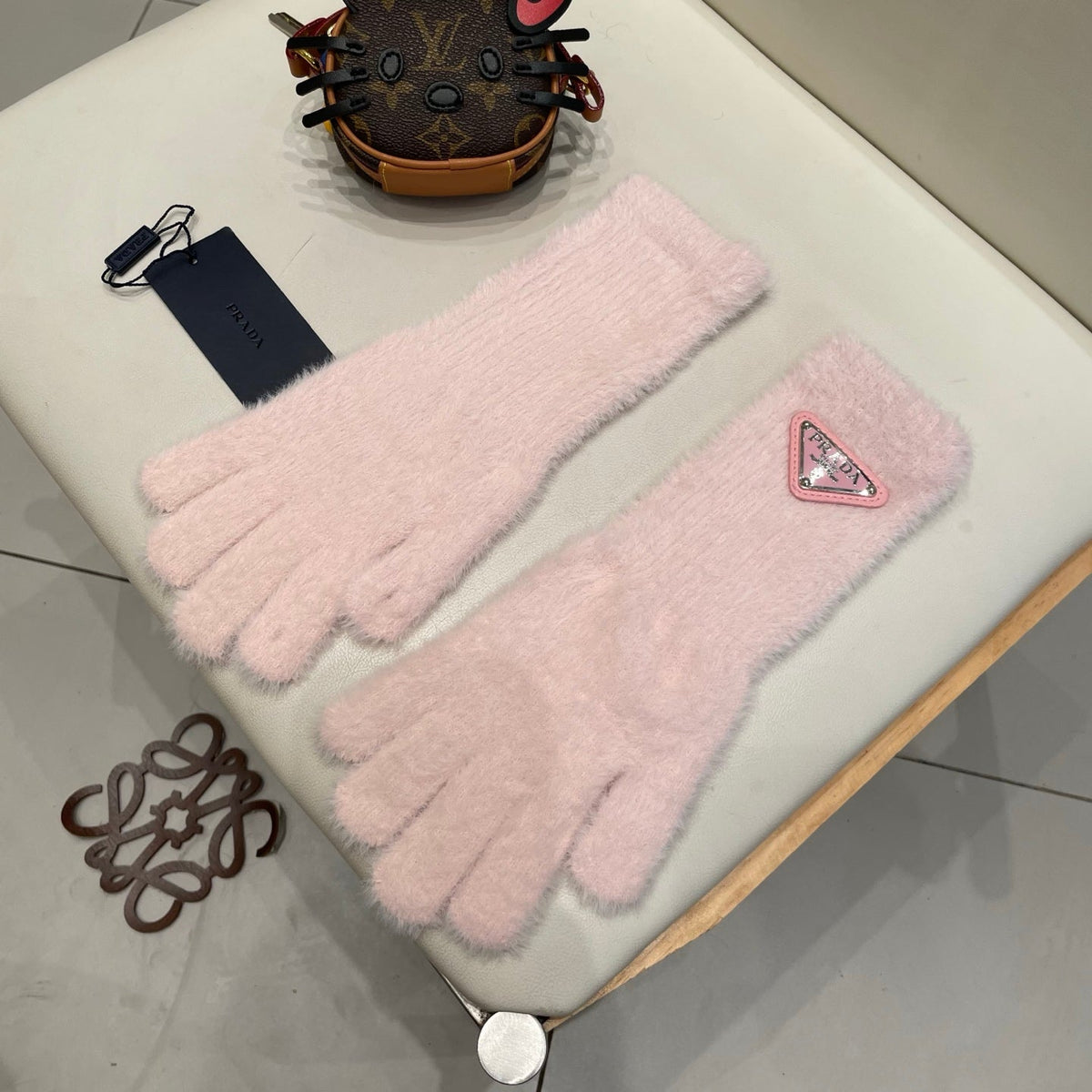 Prada 26S Triangle Logo Full-Finger Gloves Pink Fluffy Knit 505723