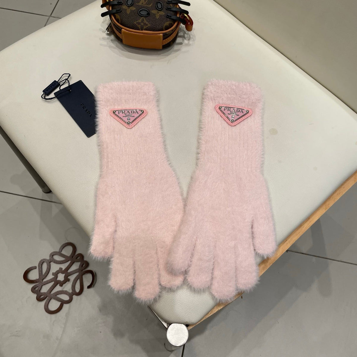 Prada 26S Triangle Logo Full-Finger Gloves Pink Fluffy Knit 505723