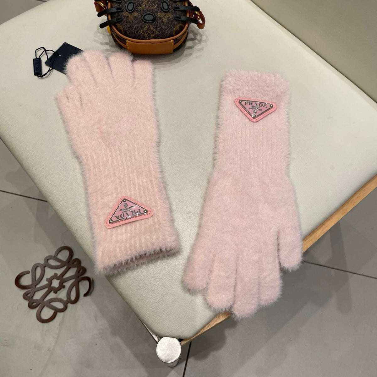 Prada 26S Triangle Logo Full-Finger Gloves Pink Fluffy Knit 505723