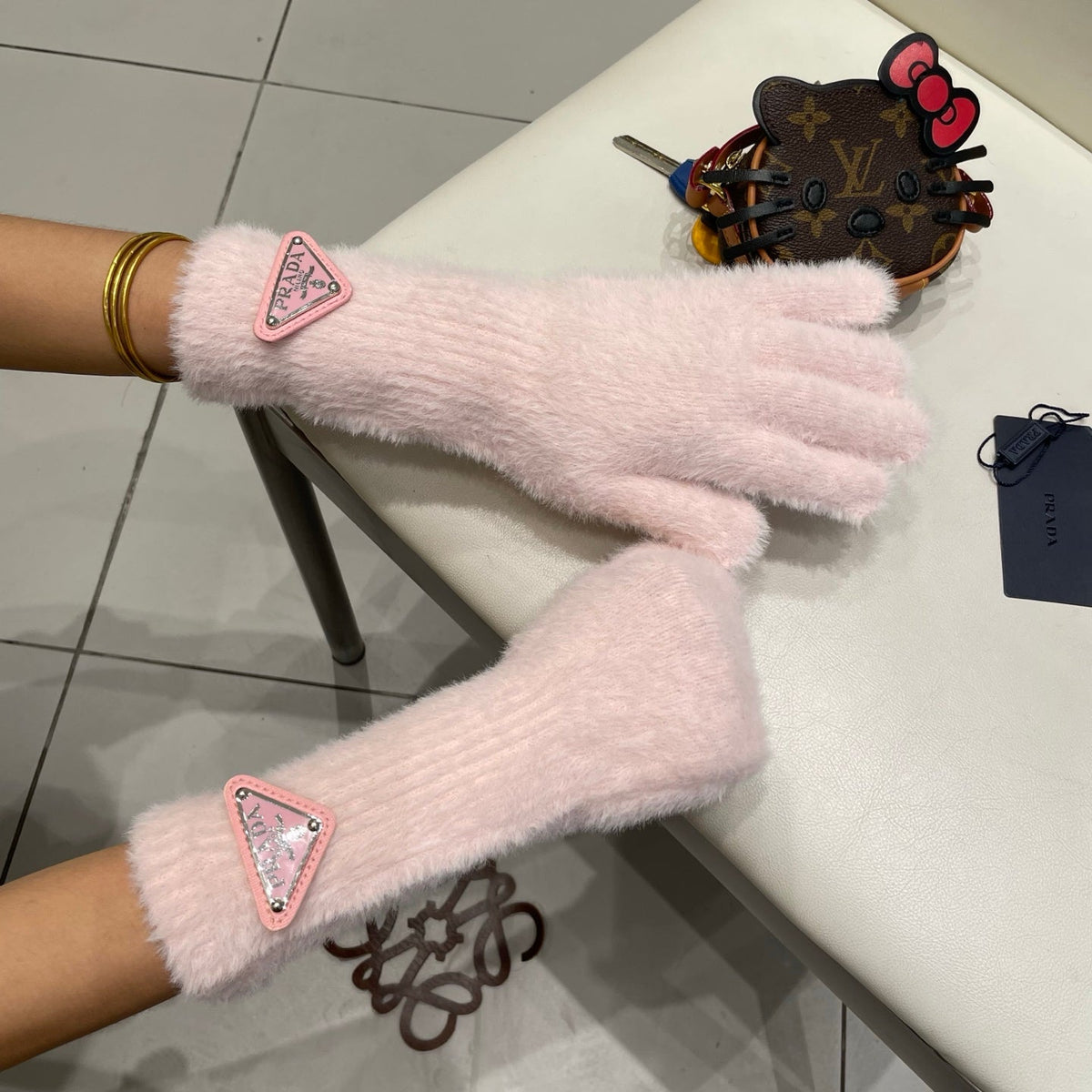 Prada 26S Triangle Logo Full-Finger Gloves Pink Fluffy Knit 505723