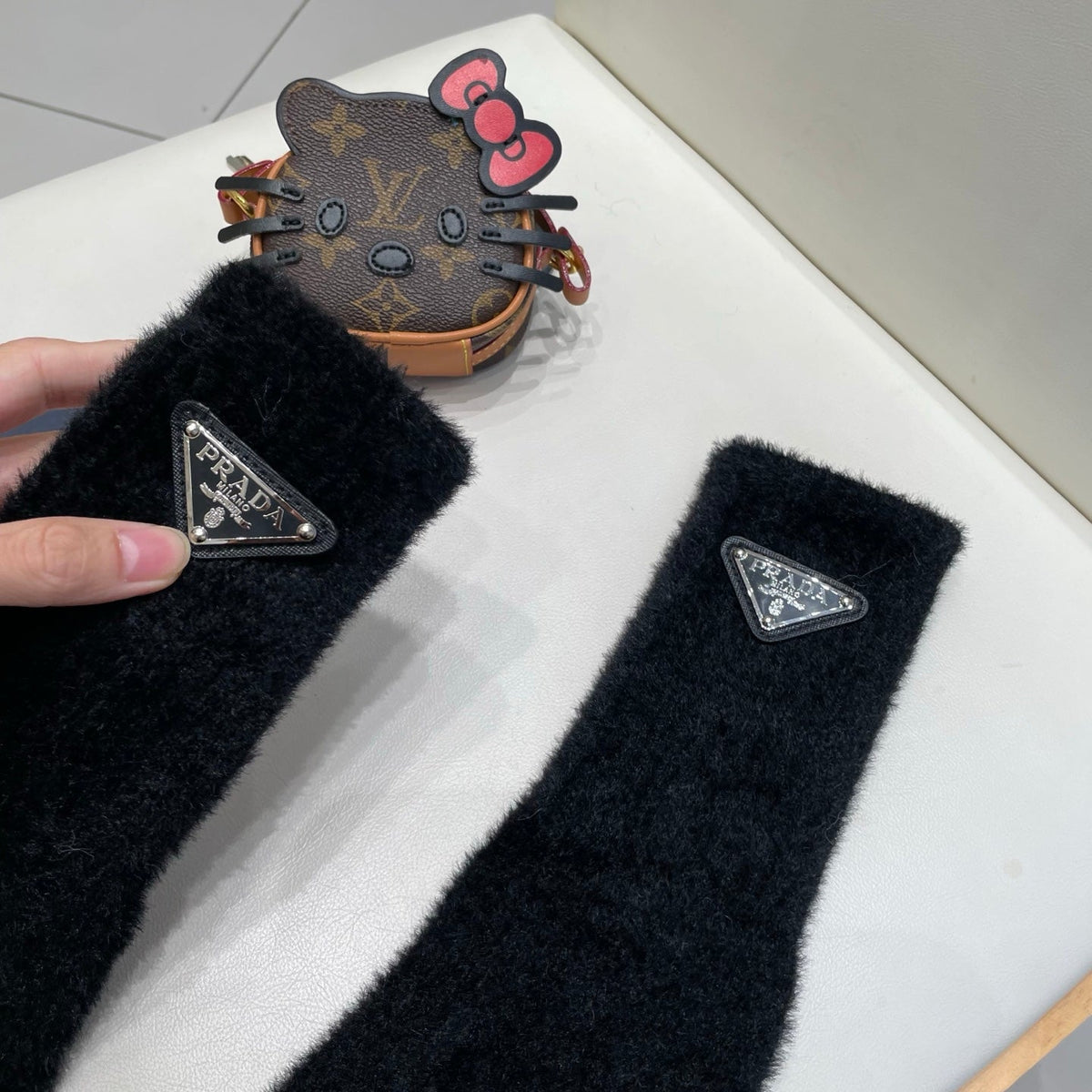 Prada 26S Triangle Logo Full-Finger Gloves Black Fluffy Knit 505724
