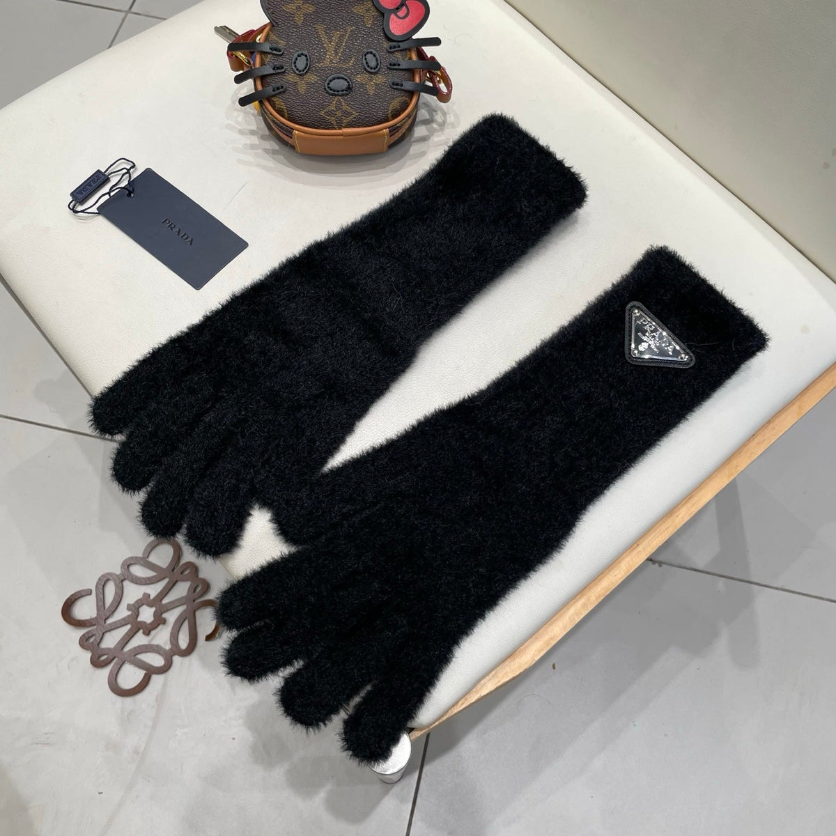 Prada 26S Triangle Logo Full-Finger Gloves Black Fluffy Knit 505724