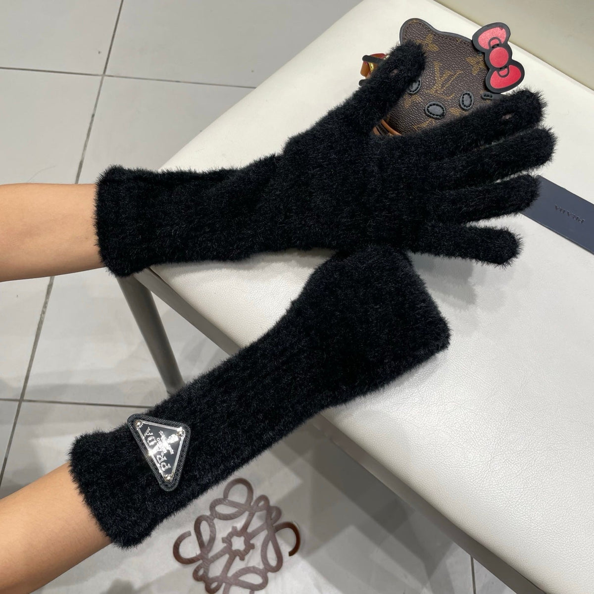 Prada 26S Triangle Logo Full-Finger Gloves Black Fluffy Knit 505724