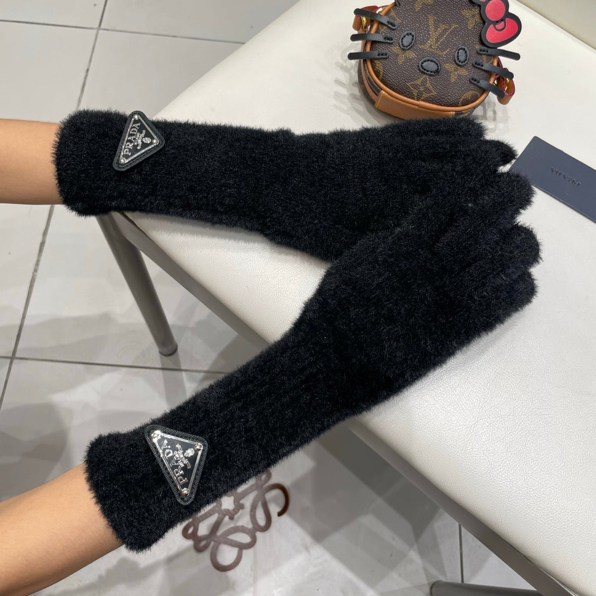 Prada 26S Triangle Logo Full-Finger Gloves Black Fluffy Knit 505724
