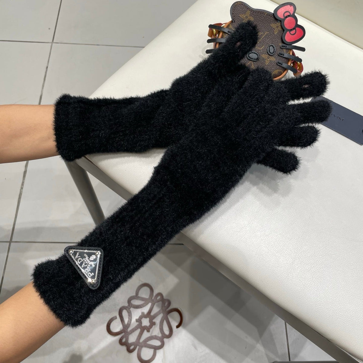 Prada 26S Triangle Logo Full-Finger Gloves Black Fluffy Knit 505724