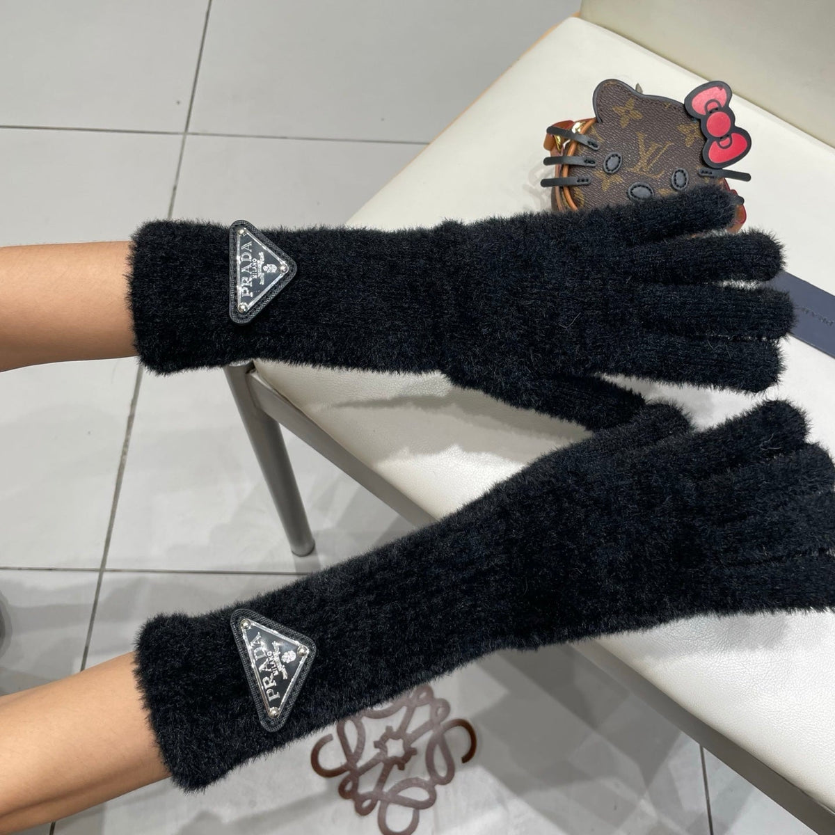 Prada 26S Triangle Logo Full-Finger Gloves Black Fluffy Knit 505724