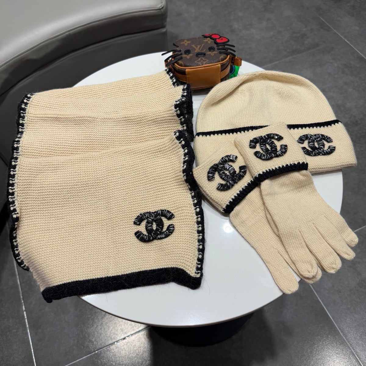 CC Hat Scarf Gloves Set Light Beige Black Knit Sequin 470401