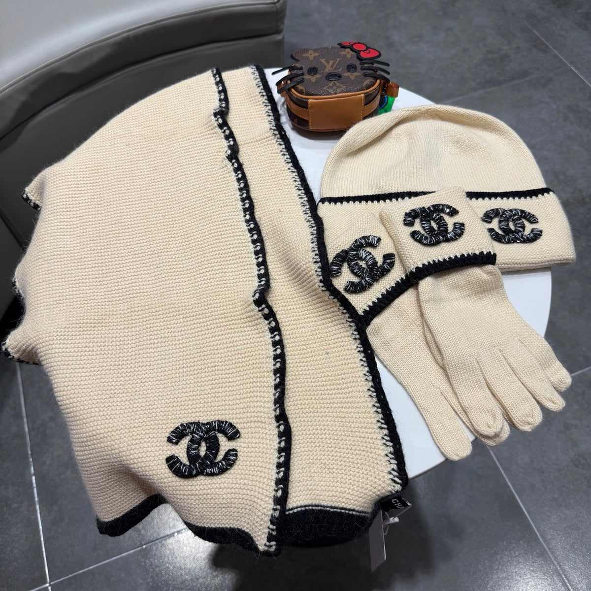 CC Hat Scarf Gloves Set Light Beige Black Knit Sequin 470401