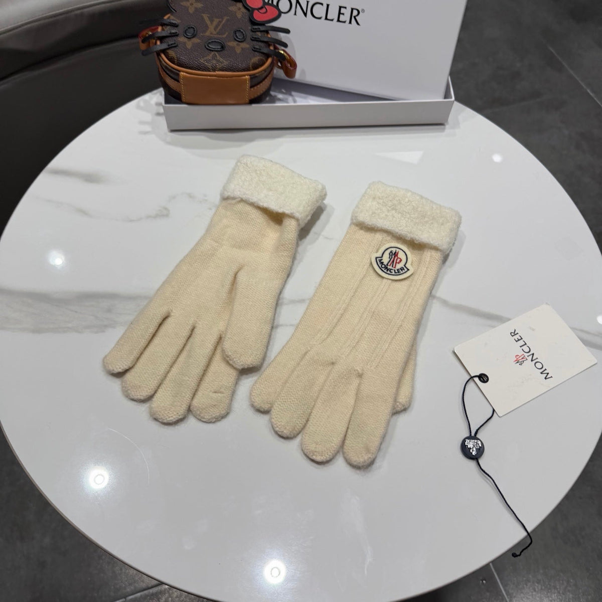 Moncler 26S Cable-Knit Full-Finger Gloves White Wool 505726